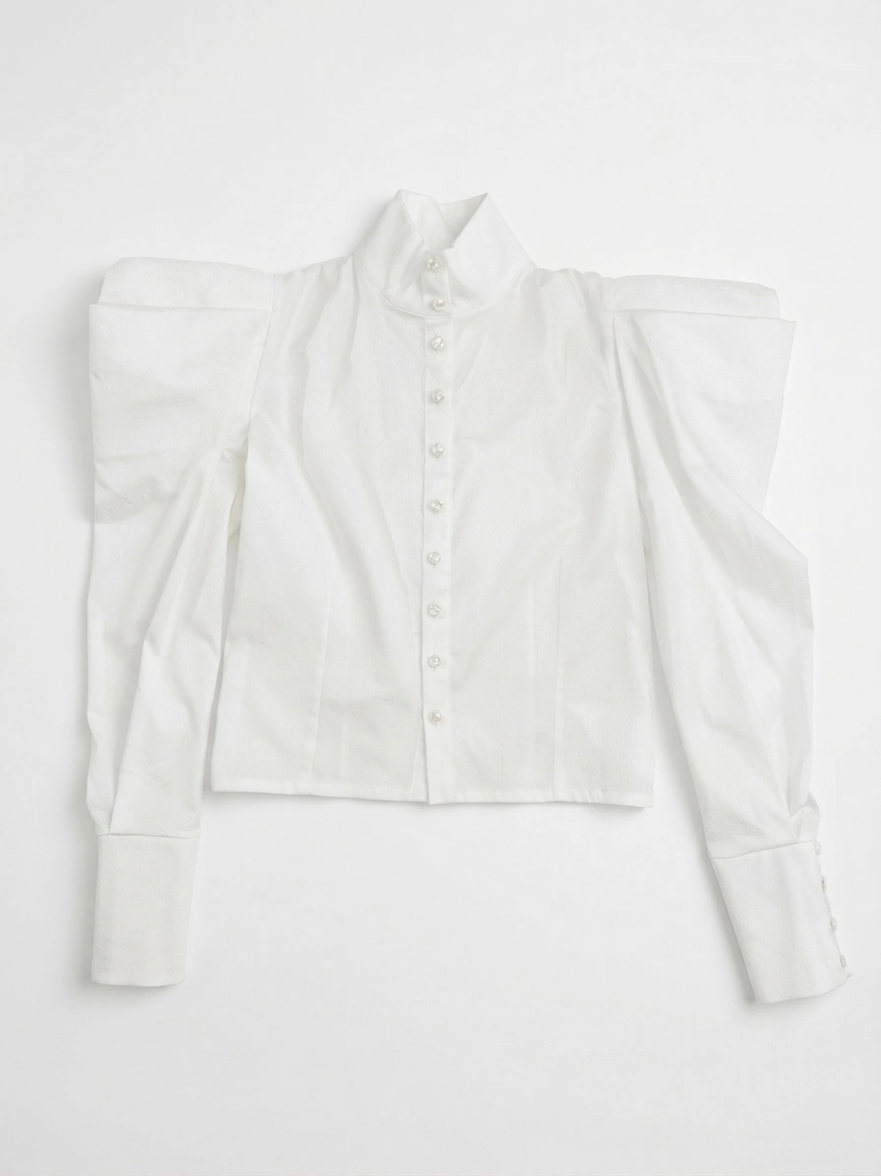 Bluse mit großen Puffärmel