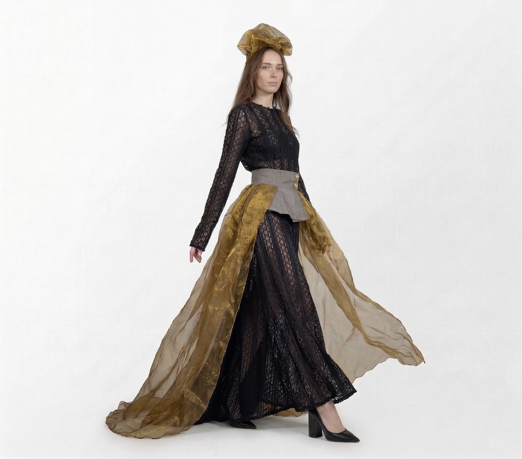 Schößchen gold mit Schleppe