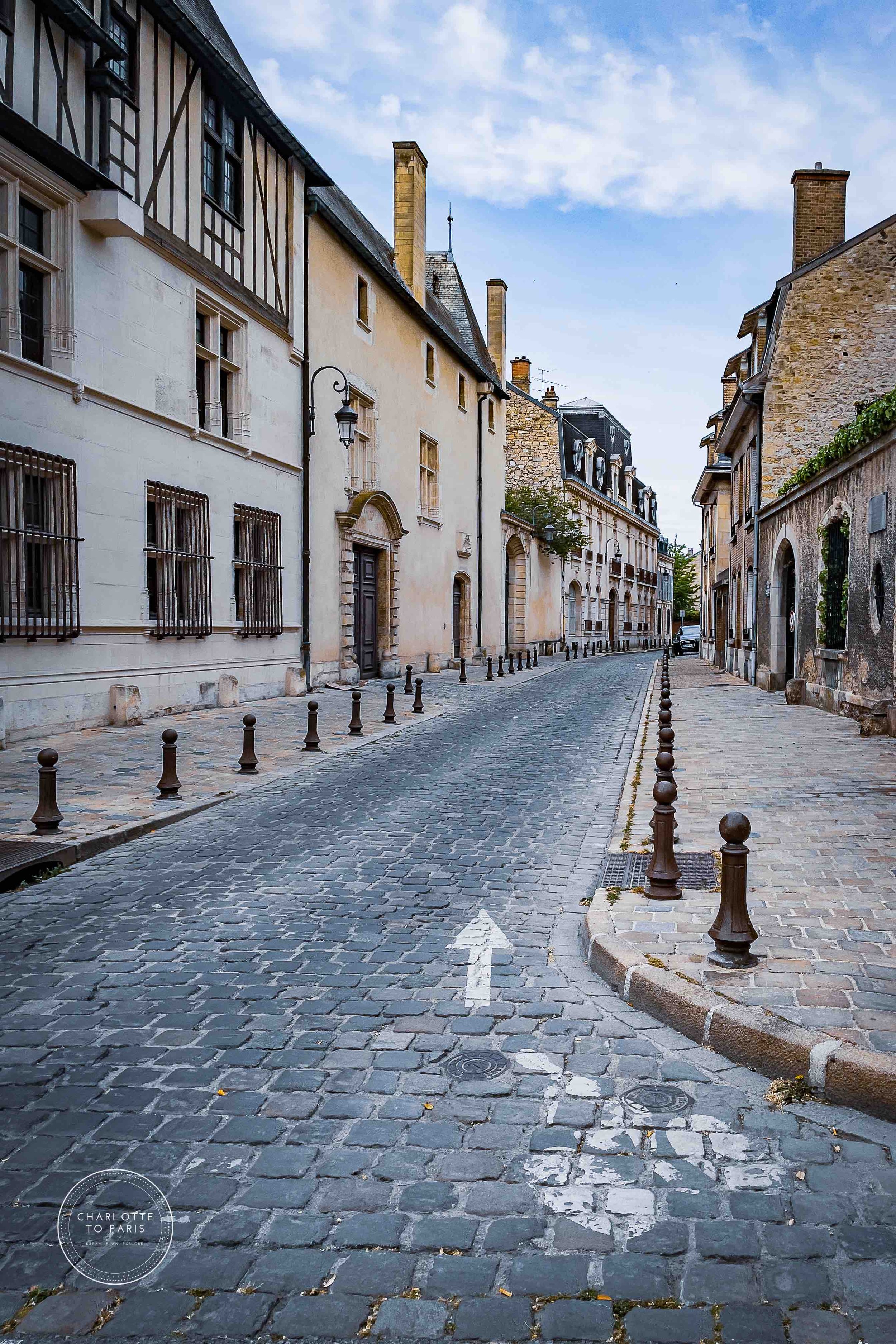A street near the Place du Forum