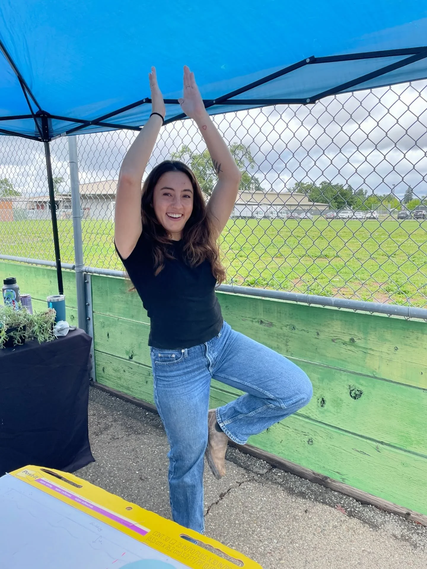 Do a tree pose if you LOVE THE EARTH! 🌍