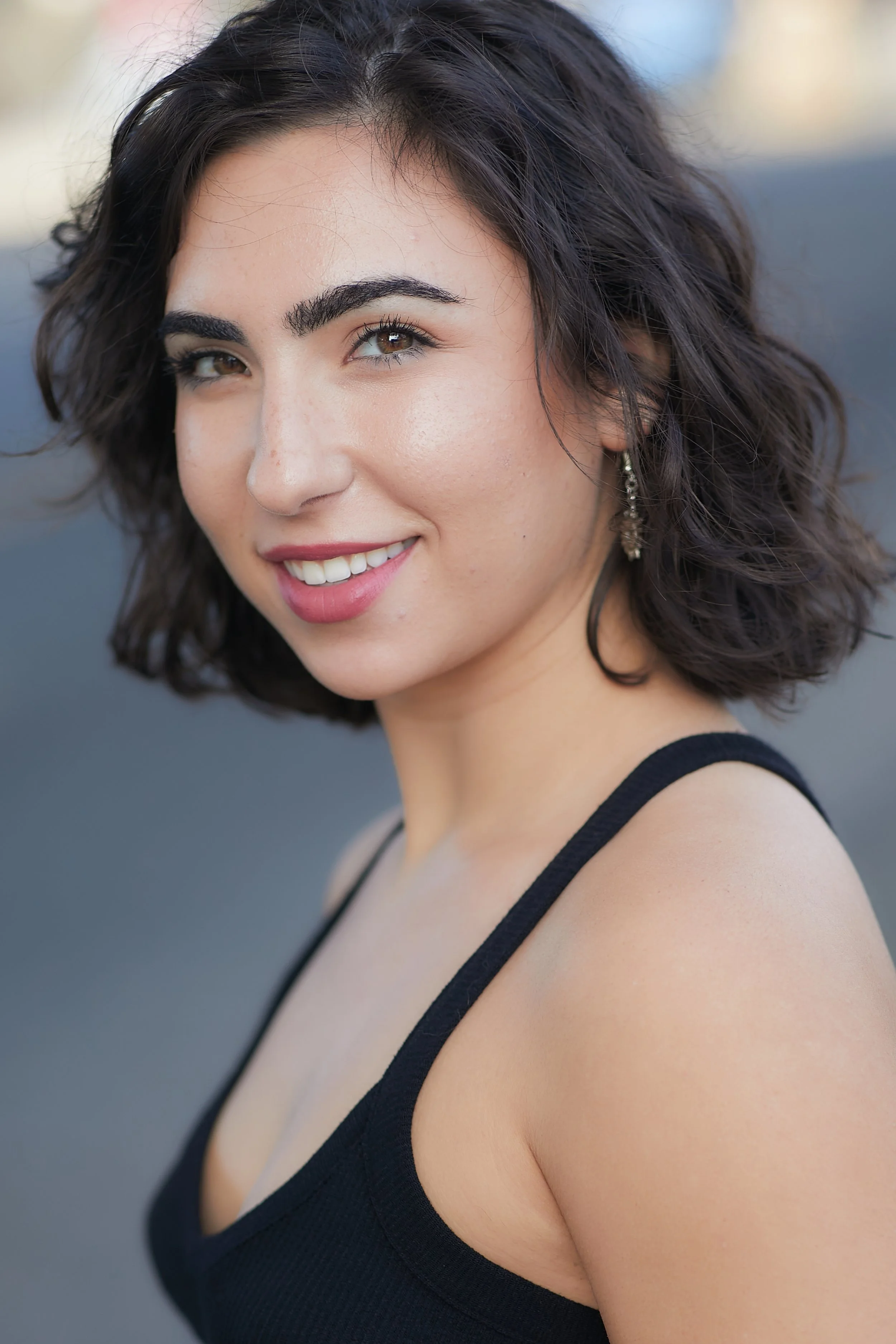 Sydney-Bossuk-Headshot-side.jpg