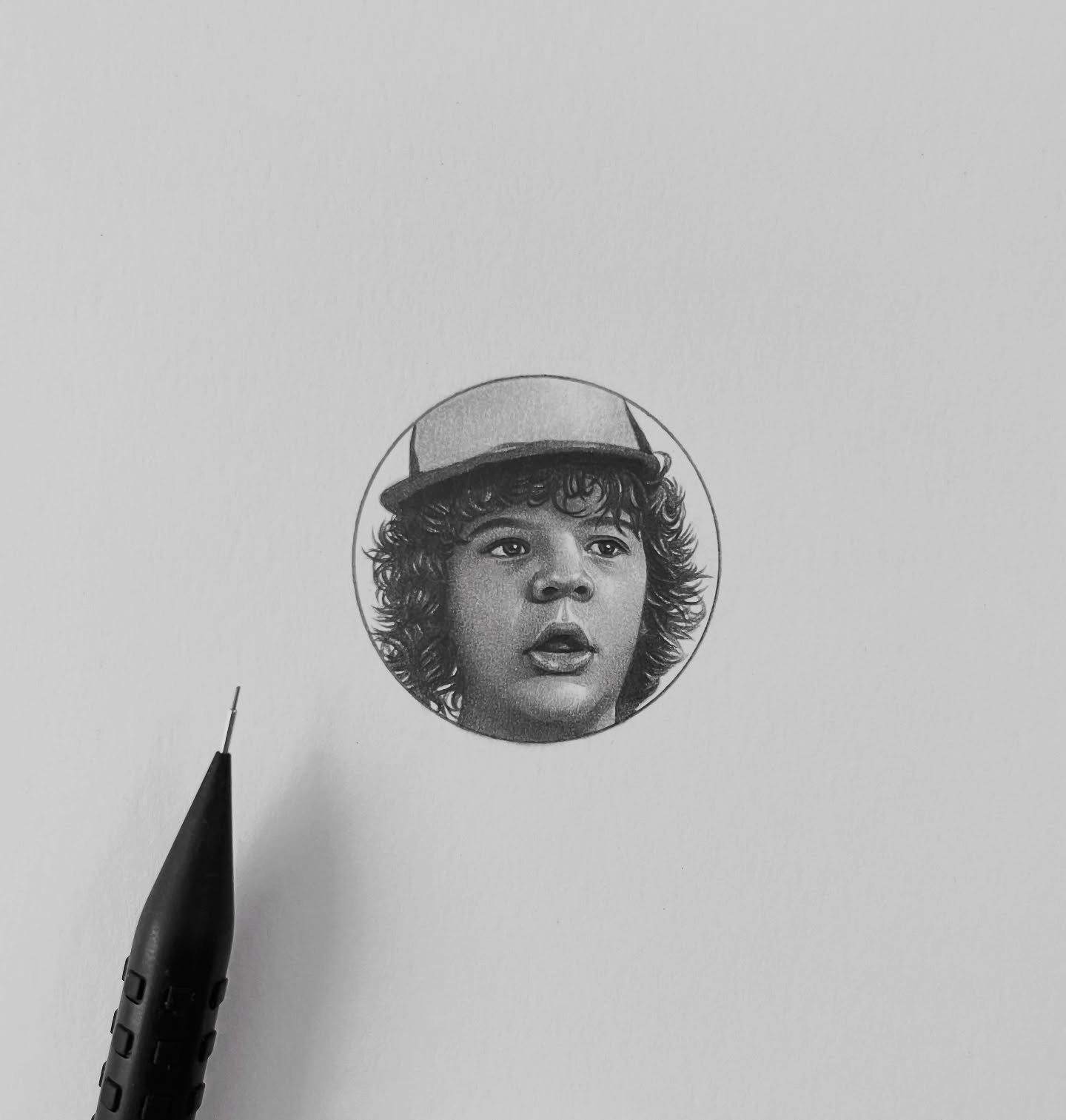 THE TINY LITTLE ONE, &ldquo;Gaten Matarazzo_ Dustin Henderson in Stranger Things on Netflix&rdquo;

더스틴 🧢

#dustin #dustinhenderson #gatenmatarazzo #strangerthings #netflix #doodle #tinydrawing #littledrawing #tinylittleone #originalartwork #drawing