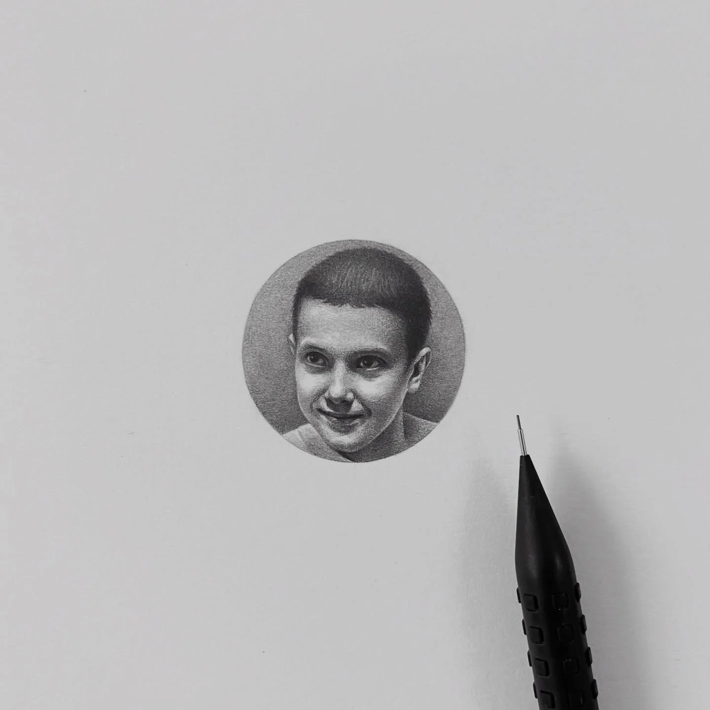 THE TINY LITTLE ONE, &ldquo;Millie Bobby Brown_ Eleven in Stranger Things on Netflix&rdquo;

일레븐 🧇🤍

#milliebobbybrown #strangerthings #graphitedrawing #portrait #juliesongart