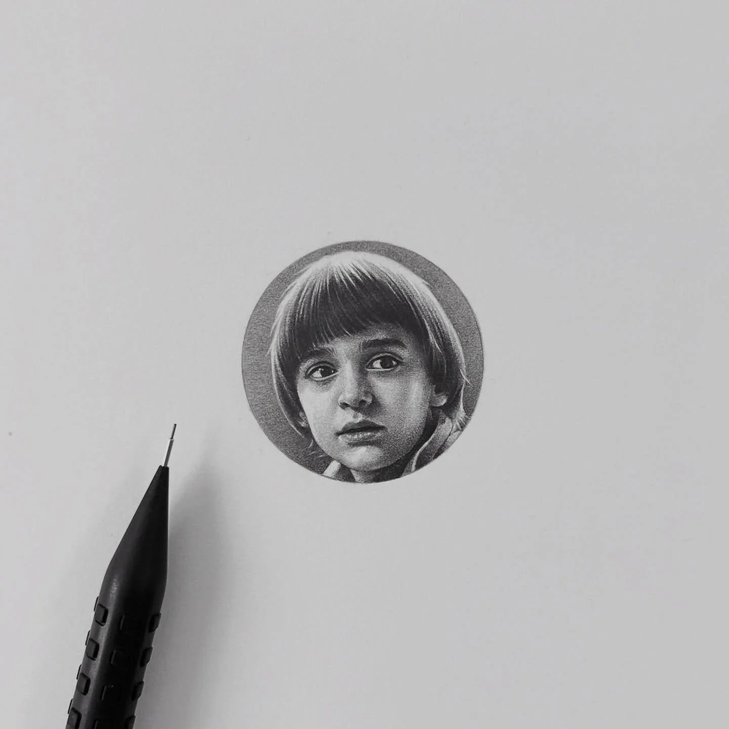 THE TINY LITTLE ONE, &ldquo;Noah Schnapp_ Will Byers in Stranger Things on Netflix&rdquo;

윌 ⛺️

#noahschnapp #strangerthings #graphitedrawing #portrait #juliesongart
