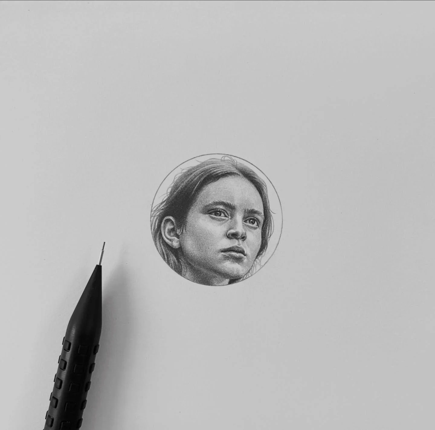 THE TINY LITTLE ONE, &ldquo;Sadie Sink_ Max Mayfield in Stranger Things on Netflix&rdquo;

맥스 🛹🎧🎶

#sadiesink #strangerthings #graphitedrawing #portrait #juliesongart