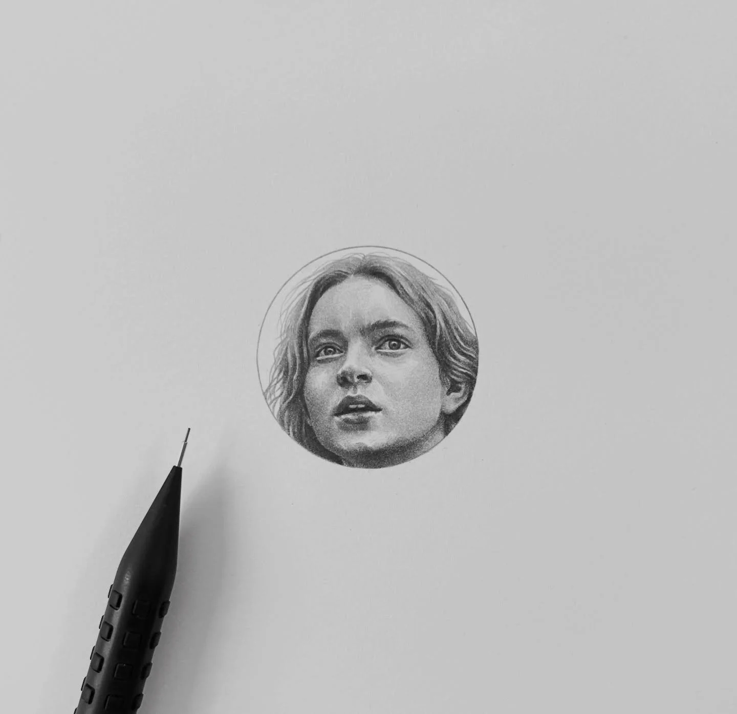 THE TINY LITTLE ONE, &ldquo;Sadie Sink_ Max Mayfield in Stranger Things on Netflix&rdquo;

맥스 🛹🎧🎶

#sadiesink #strangerthings #graphitedrawing #portrait #juliesongart