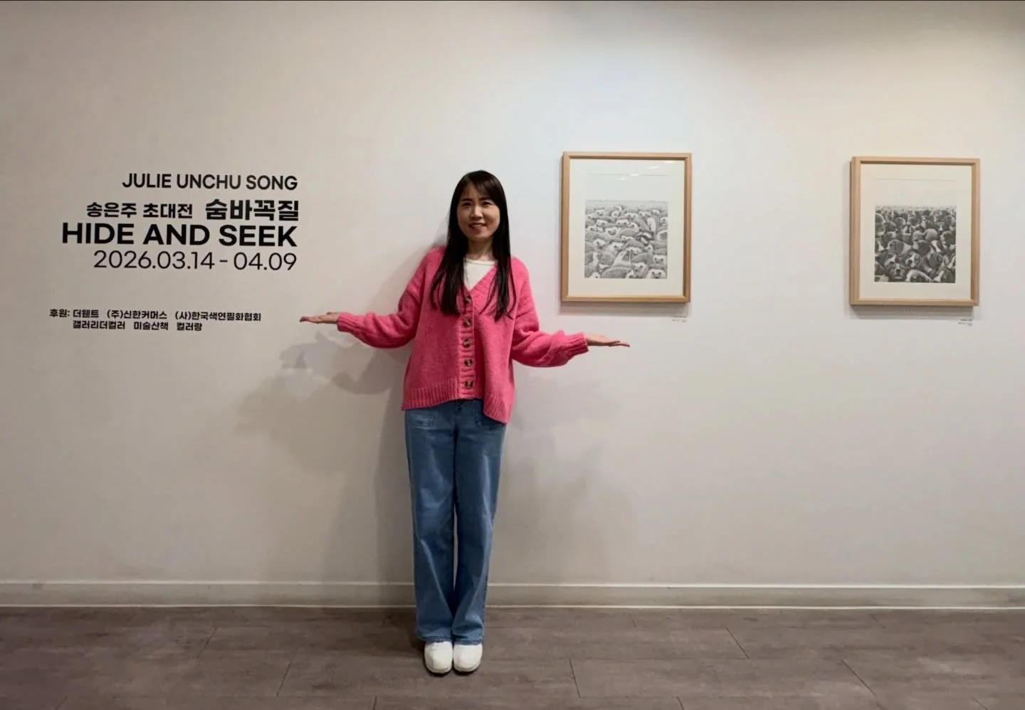 &ldquo;숨바꼭질 (Hide and Seek)&rdquo;이  갤러리 더컬러에서 시작되었습니다 🤭 첫날부터 관람하러 와주신 모든 분들께 감사드려요🩵

이번 전시를 후원해주신 &ldquo;더웬트&rdquo; @derwent.kr &ldquo;신한커머스&rdquo; @sinhancorp 께 감사의 말씀 드립니다.

그리고 전시 준비와 과정을 도와주시는 &ldquo;사단법인 한국색연필화협회&ldquo; @kcpa.official 와 많은 응원