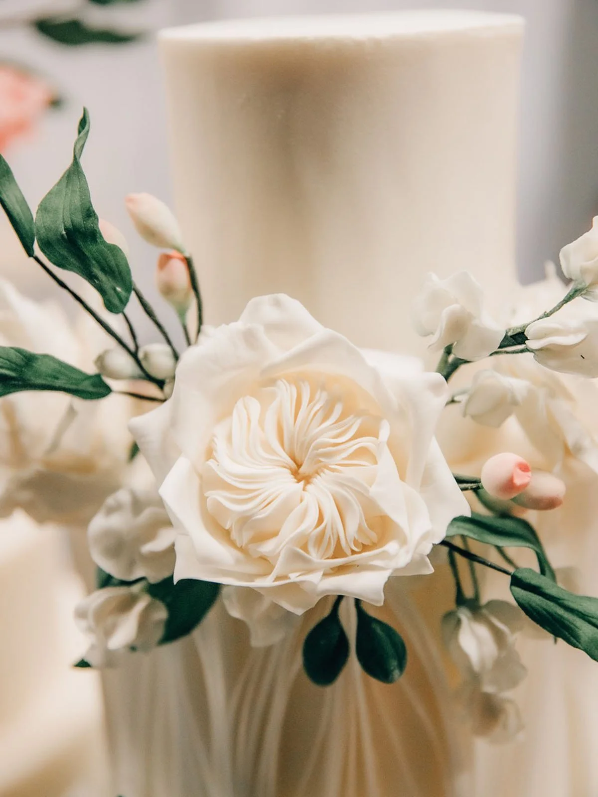suger-flower-wedding-cake-ruthin