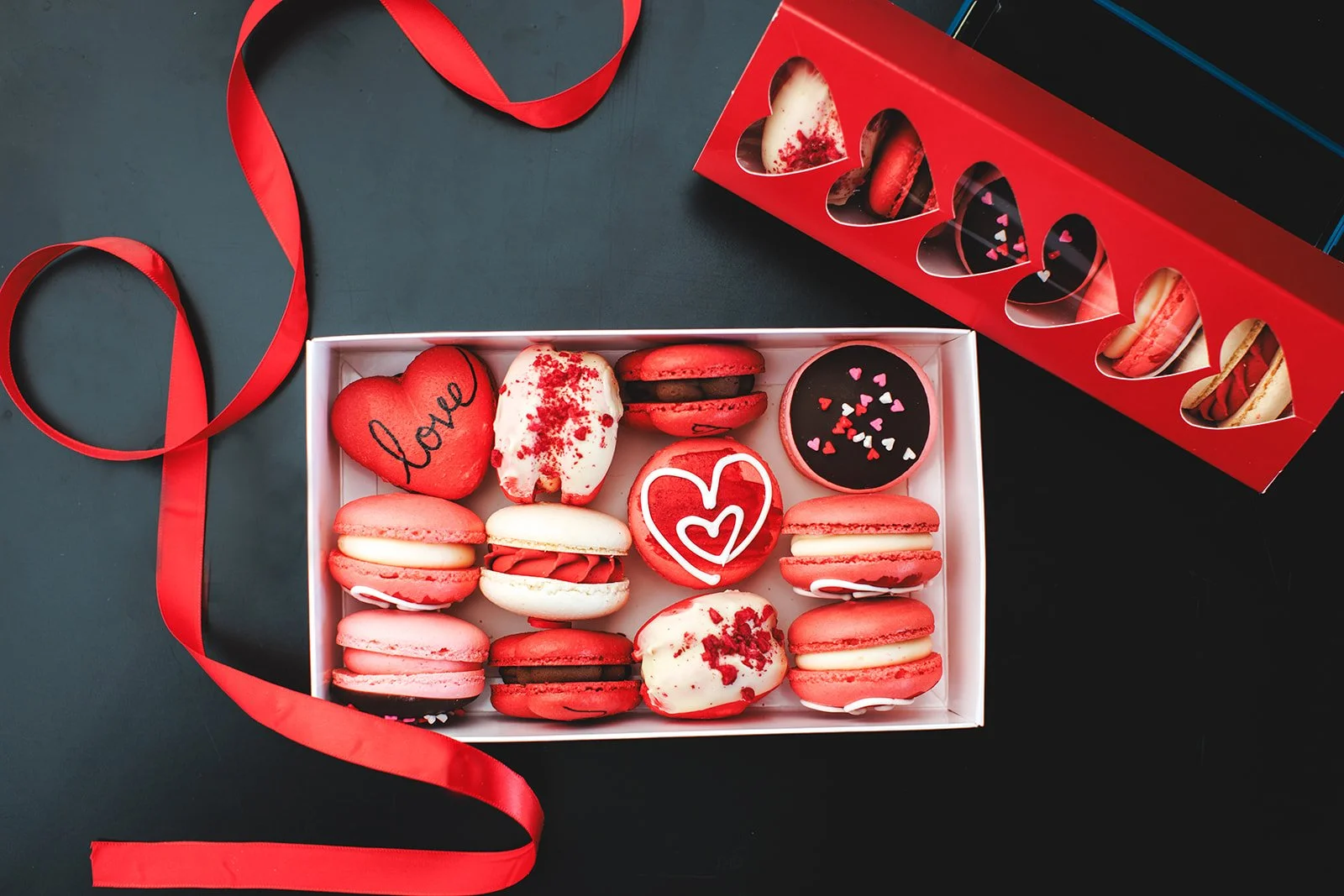 ValentineMacaronsGift-2.jpg