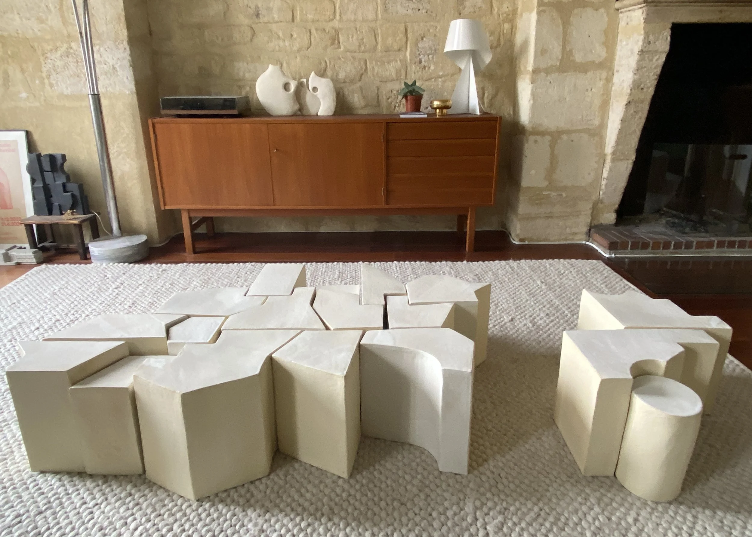 Table sculpturale – installation – mobilier – territoire – geograms – Caroline Desile