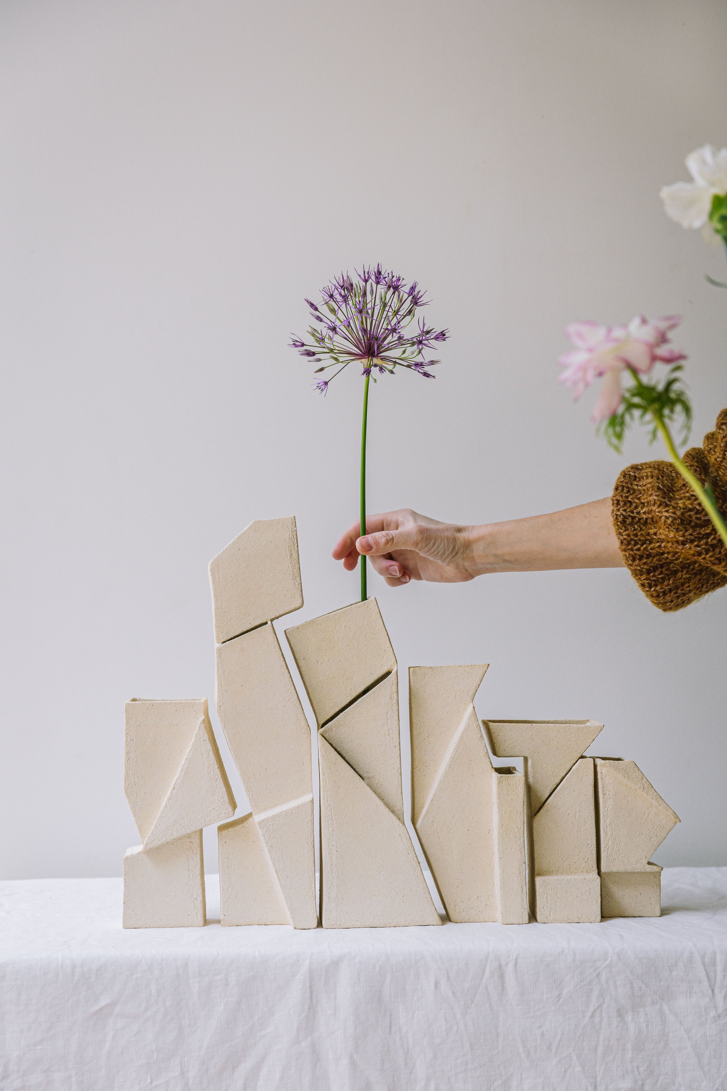 Bas-relief – art céramique –sculpture cliff – Caroline Desile
