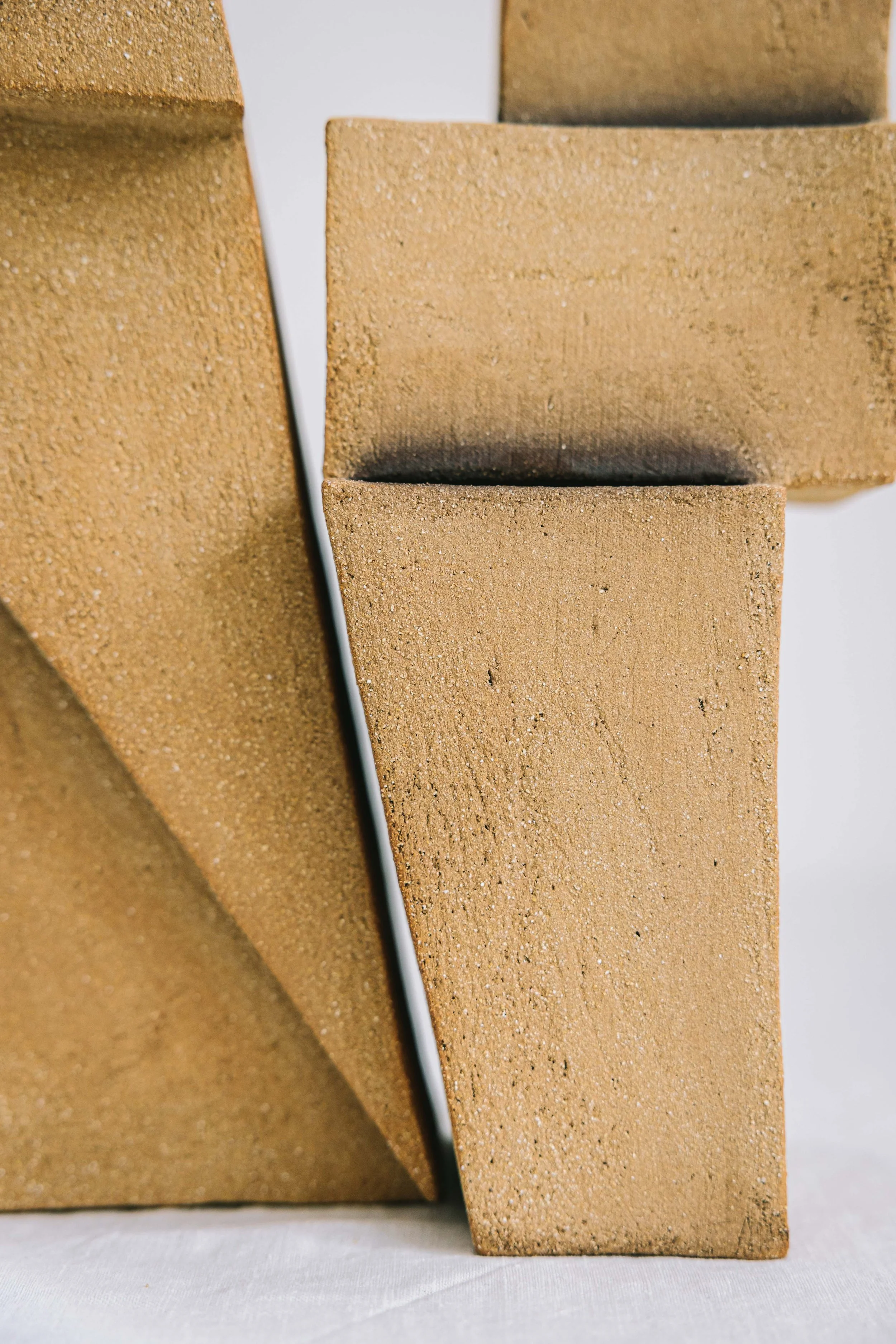 Bas-relief – art céramique –sculpture towers – Caroline Desile