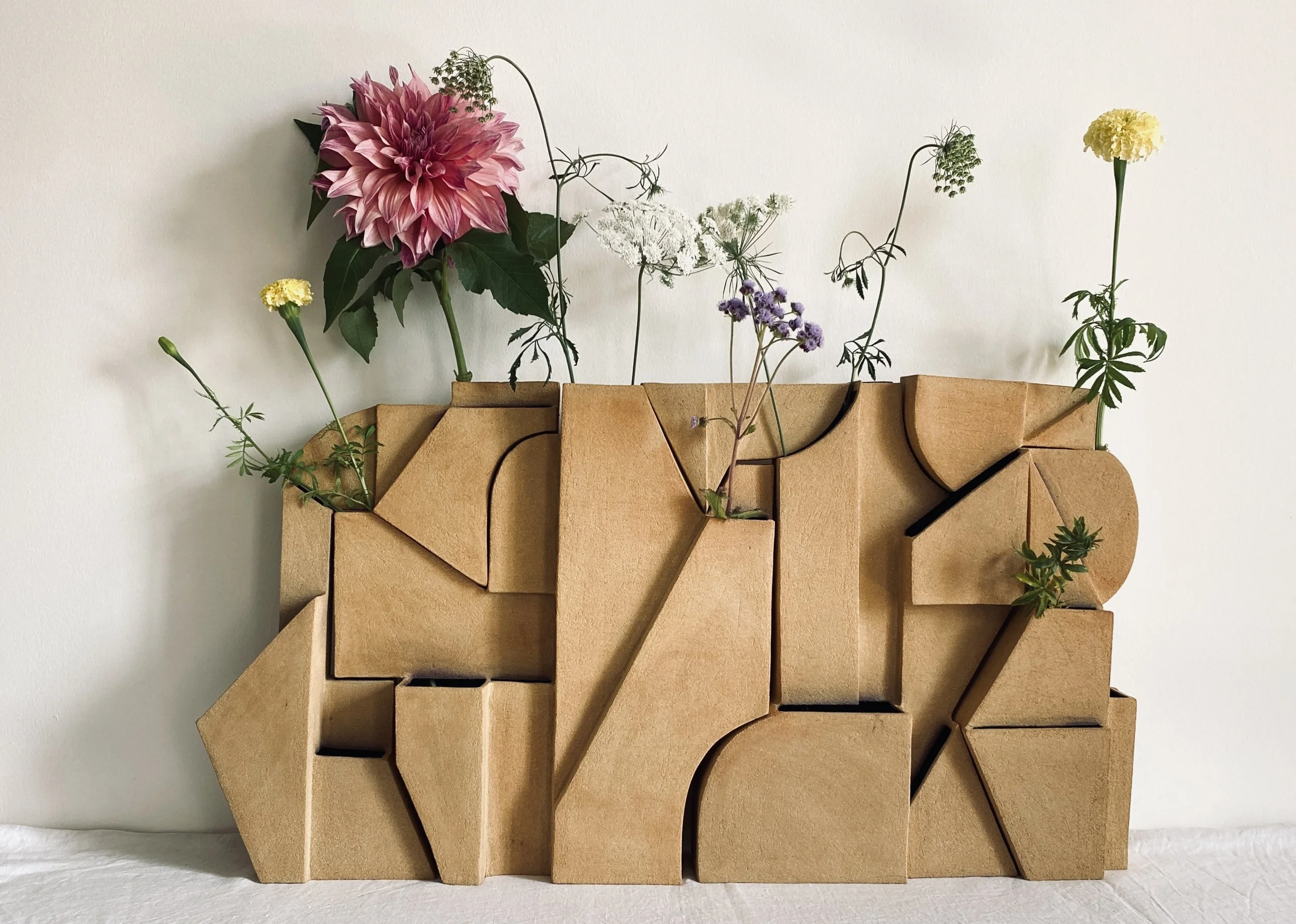 Bas-relief – art céramique –sculpture desert – Caroline Desile