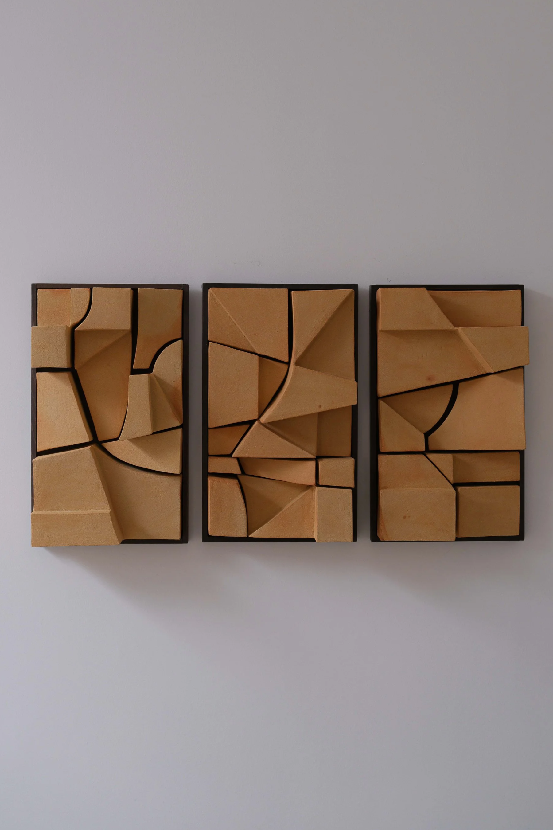 Triptyque bas-relief – Caroline Desile – sculpture murale – Silent Utopia