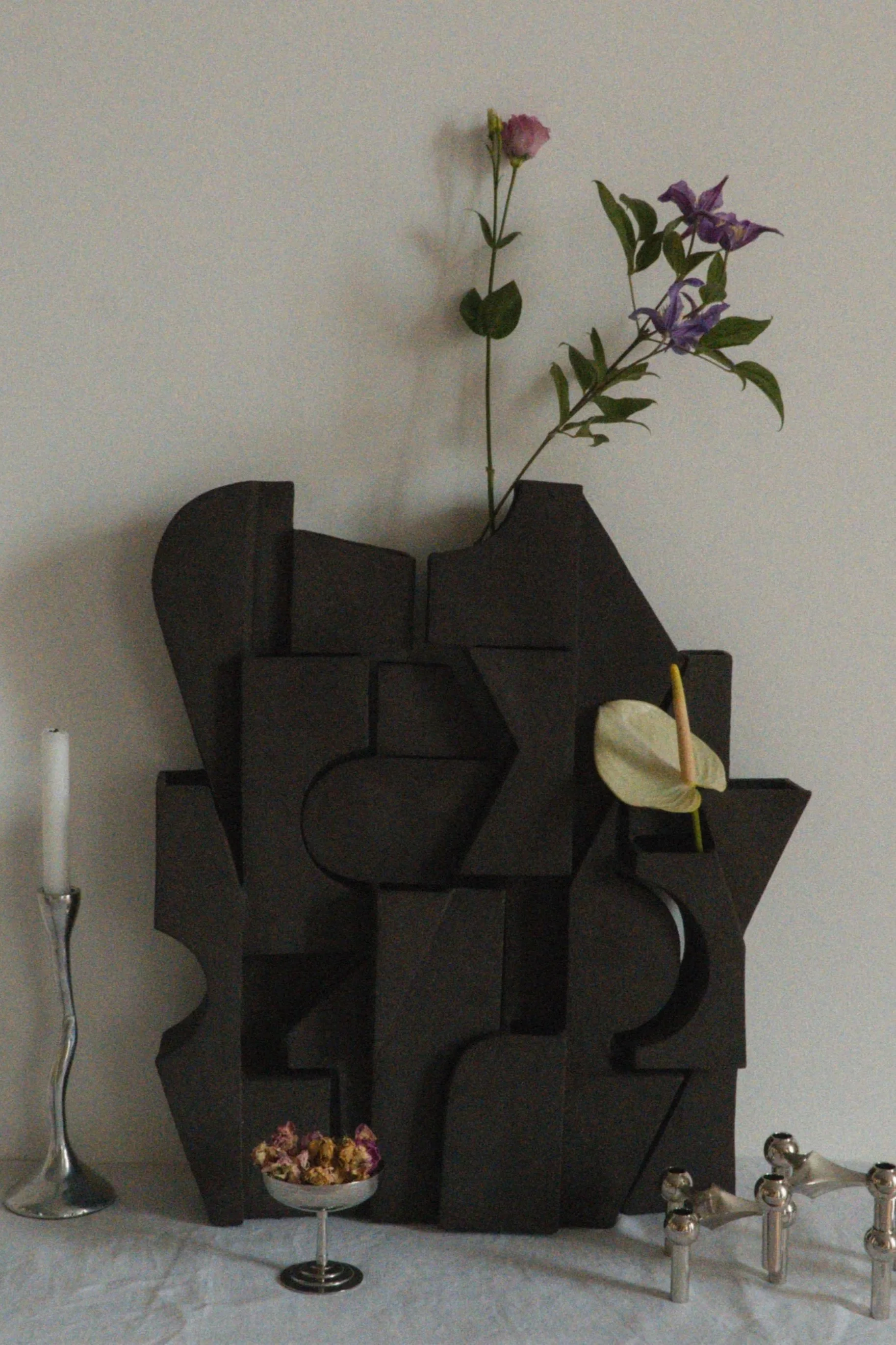 Sculpture bas-relief en grès – Caroline Desile – série Mountains