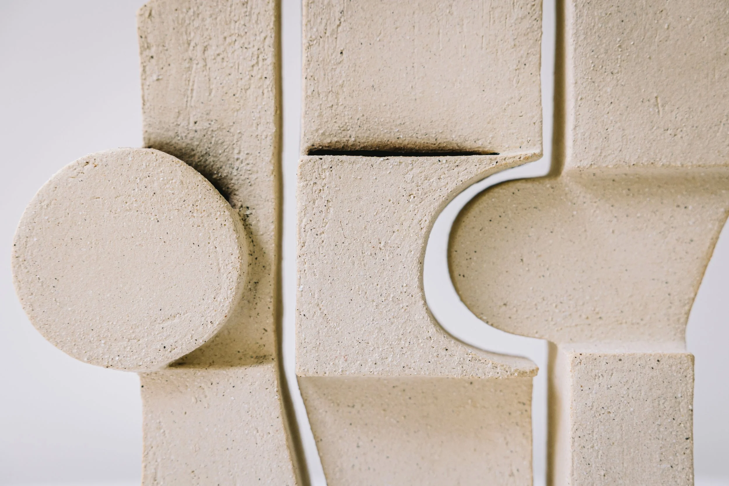 Bas-relief – art céramique –sculpture city – Caroline Desile