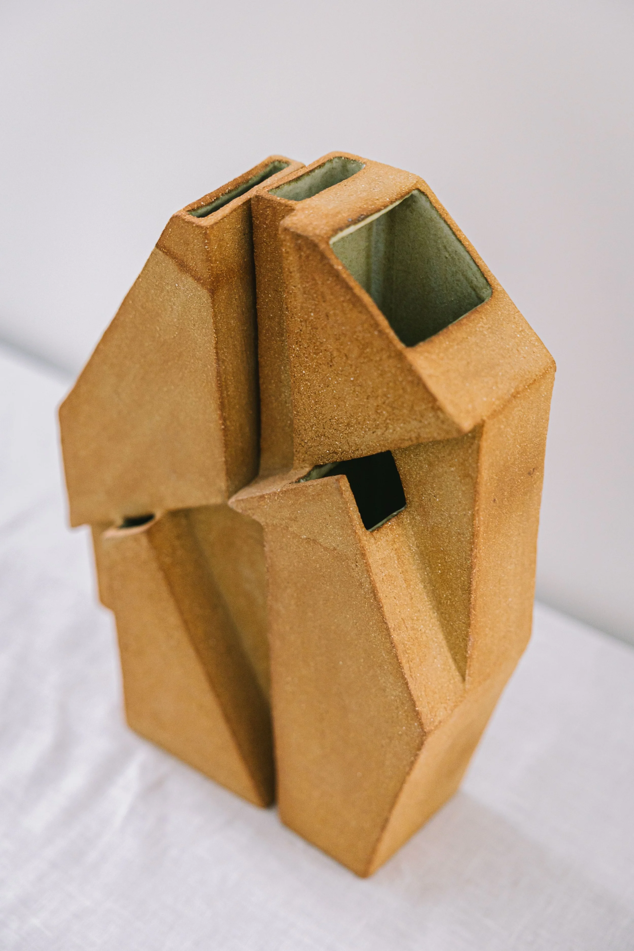 Bas-relief – art céramique –sculpture towers – Caroline Desile