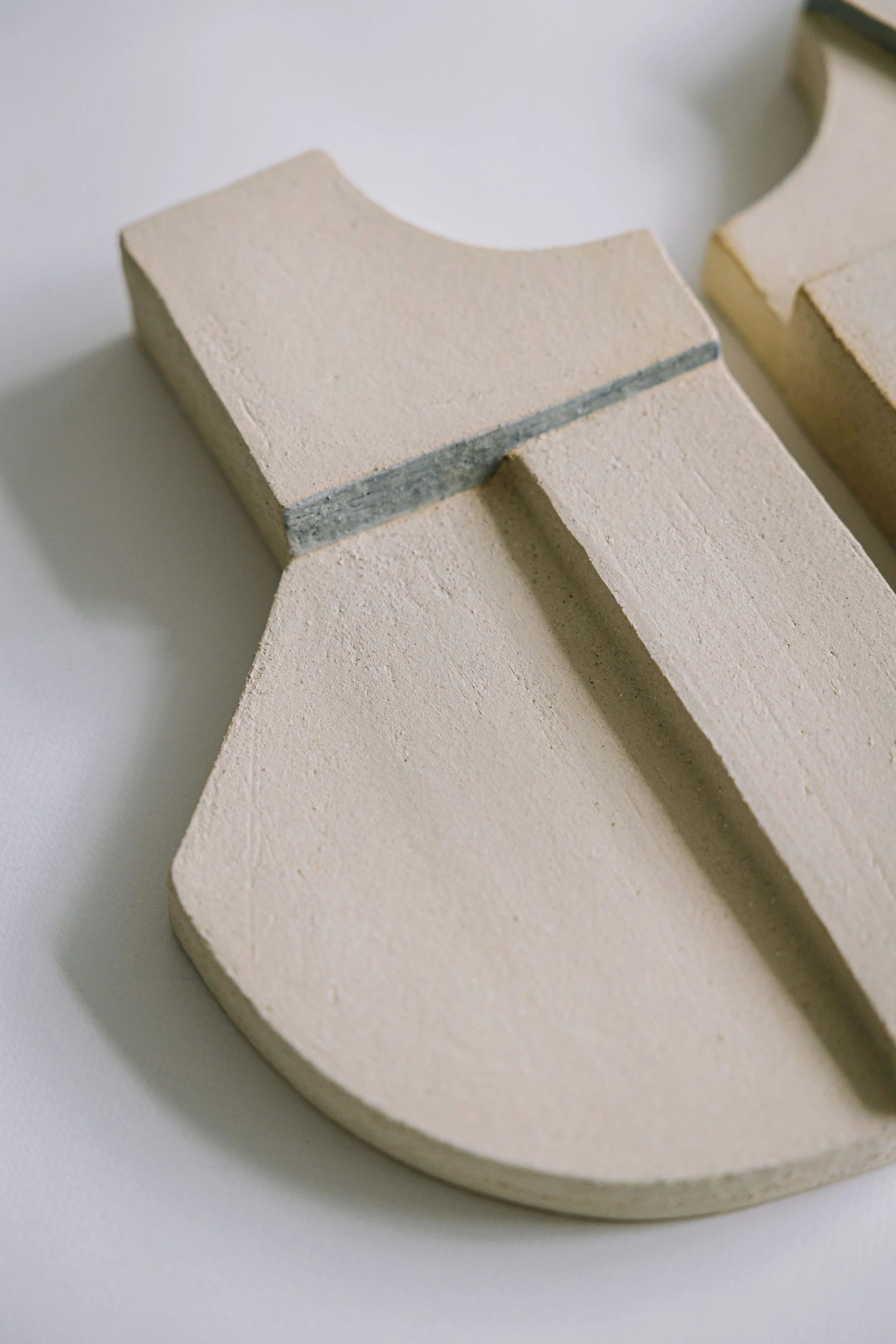 Bas-relief mural – art céramique –sculpture plaza – Caroline Desile