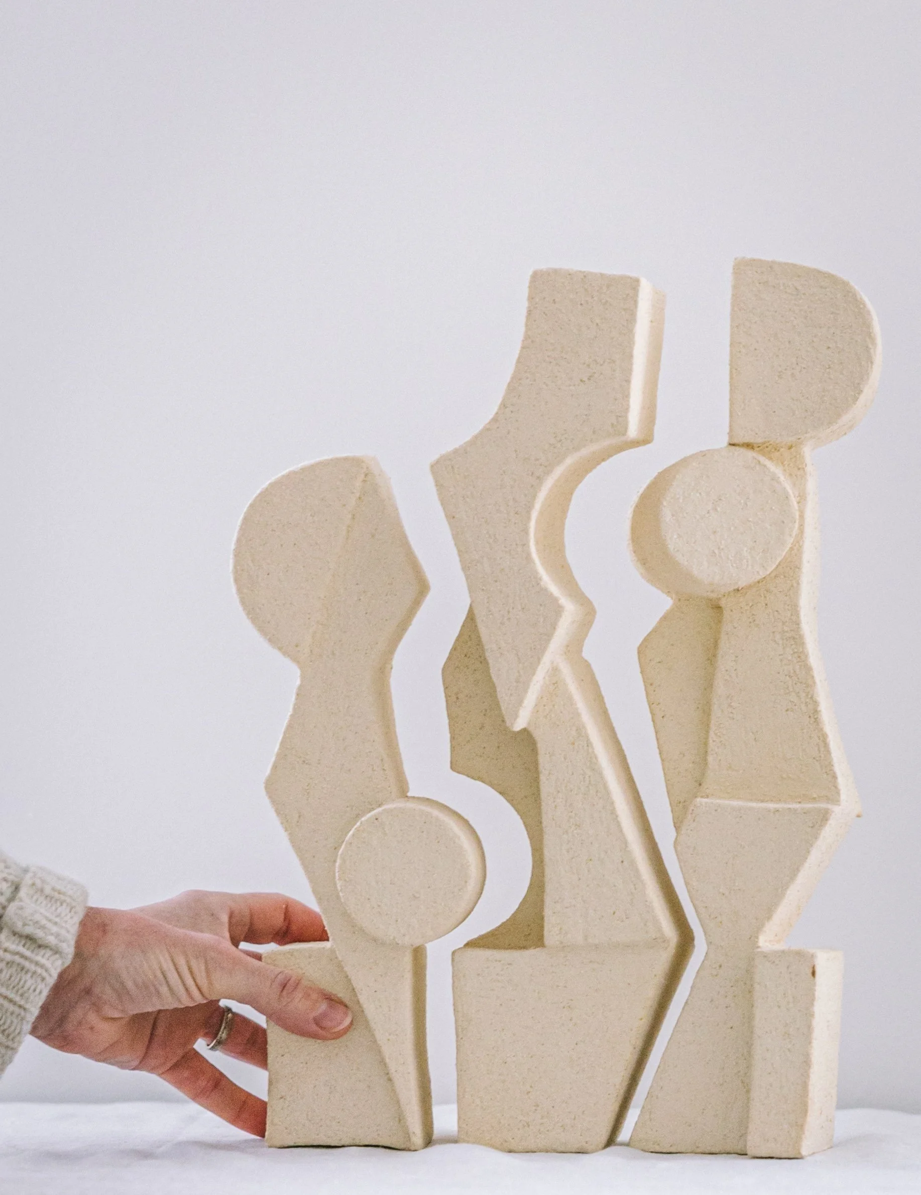 Bas-relief – art céramique –sculpture society – Caroline Desile