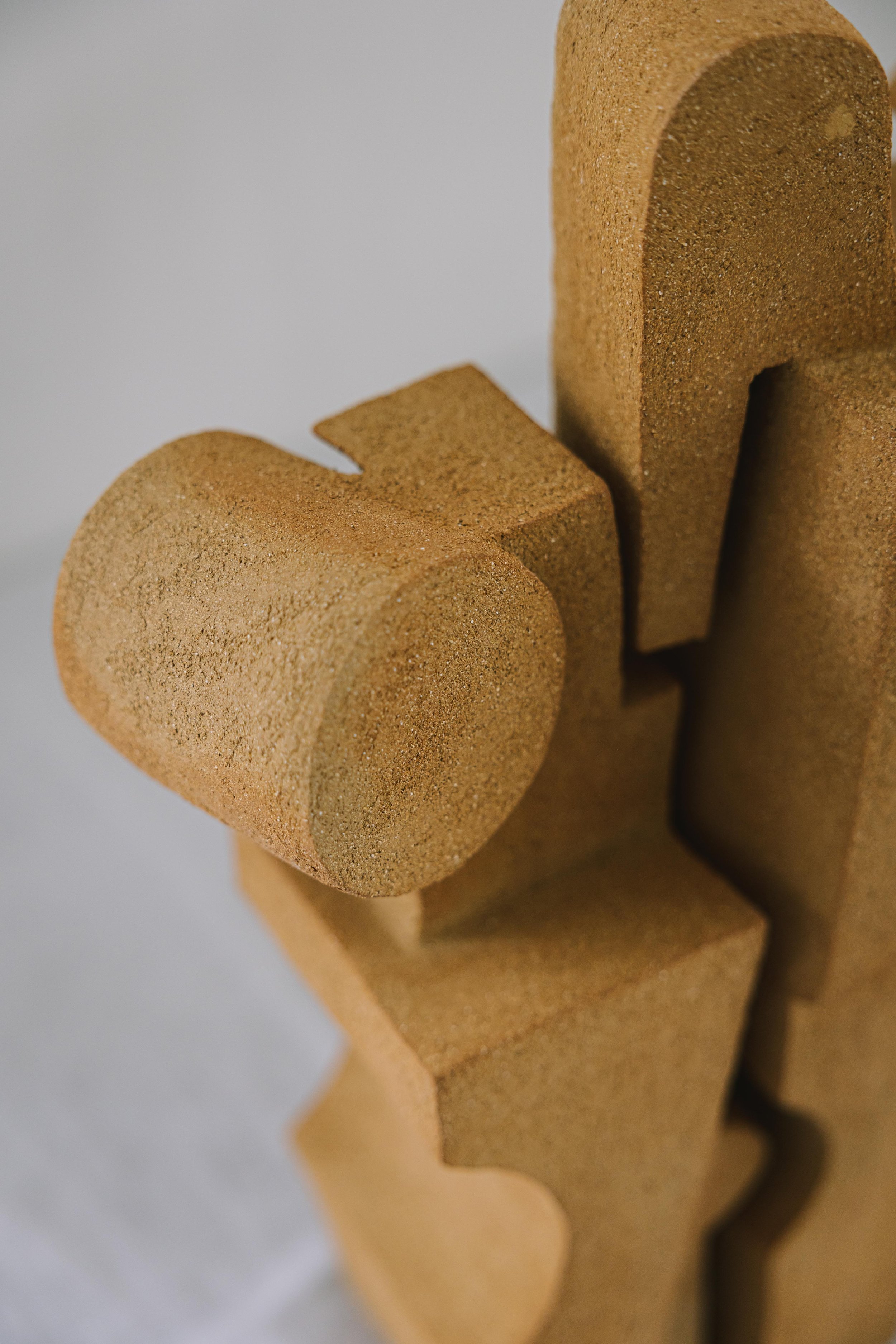 Bas-relief – art céramique –sculpture society – Caroline Desile