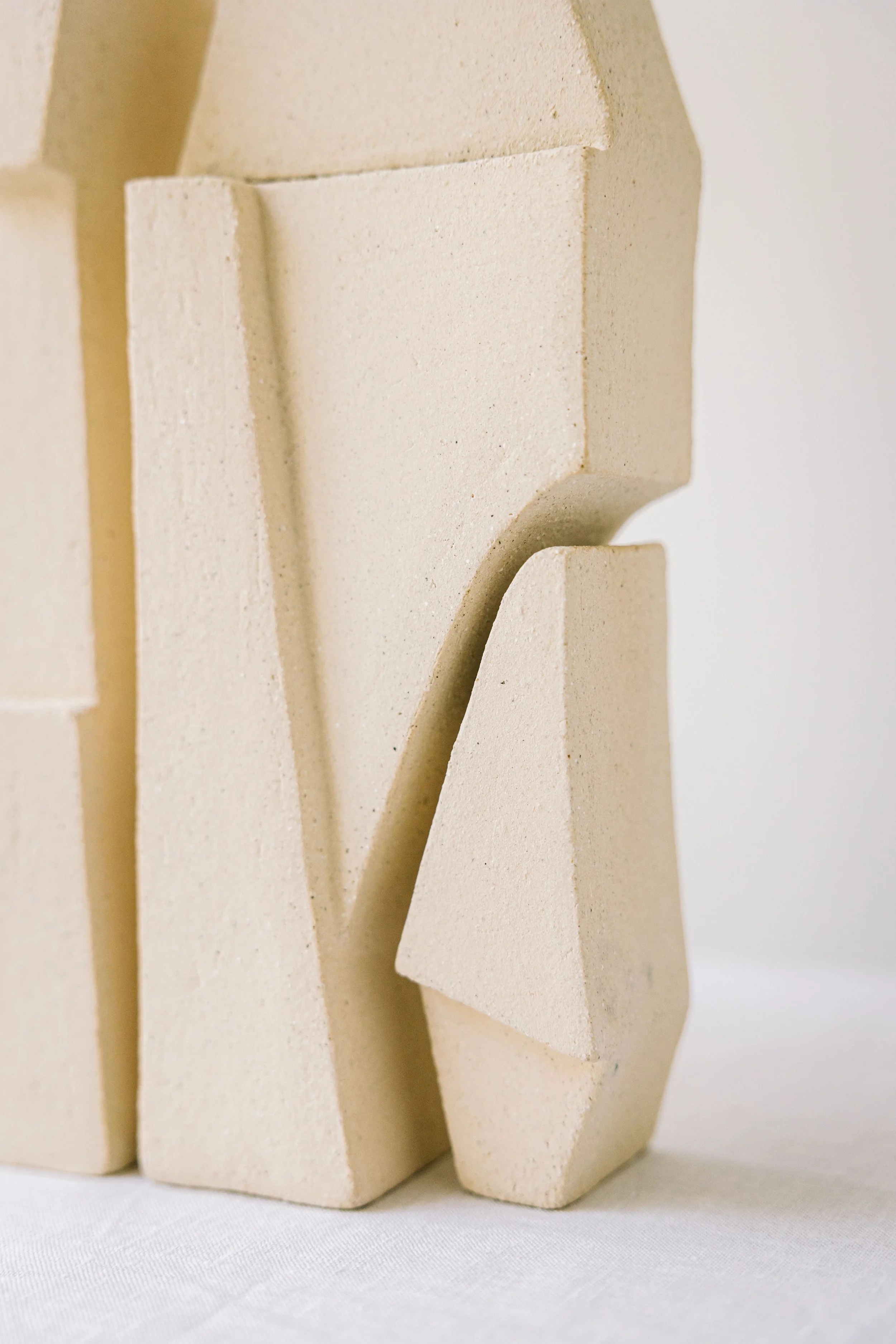 Bas-relief – art céramique –sculpture city – Caroline Desile