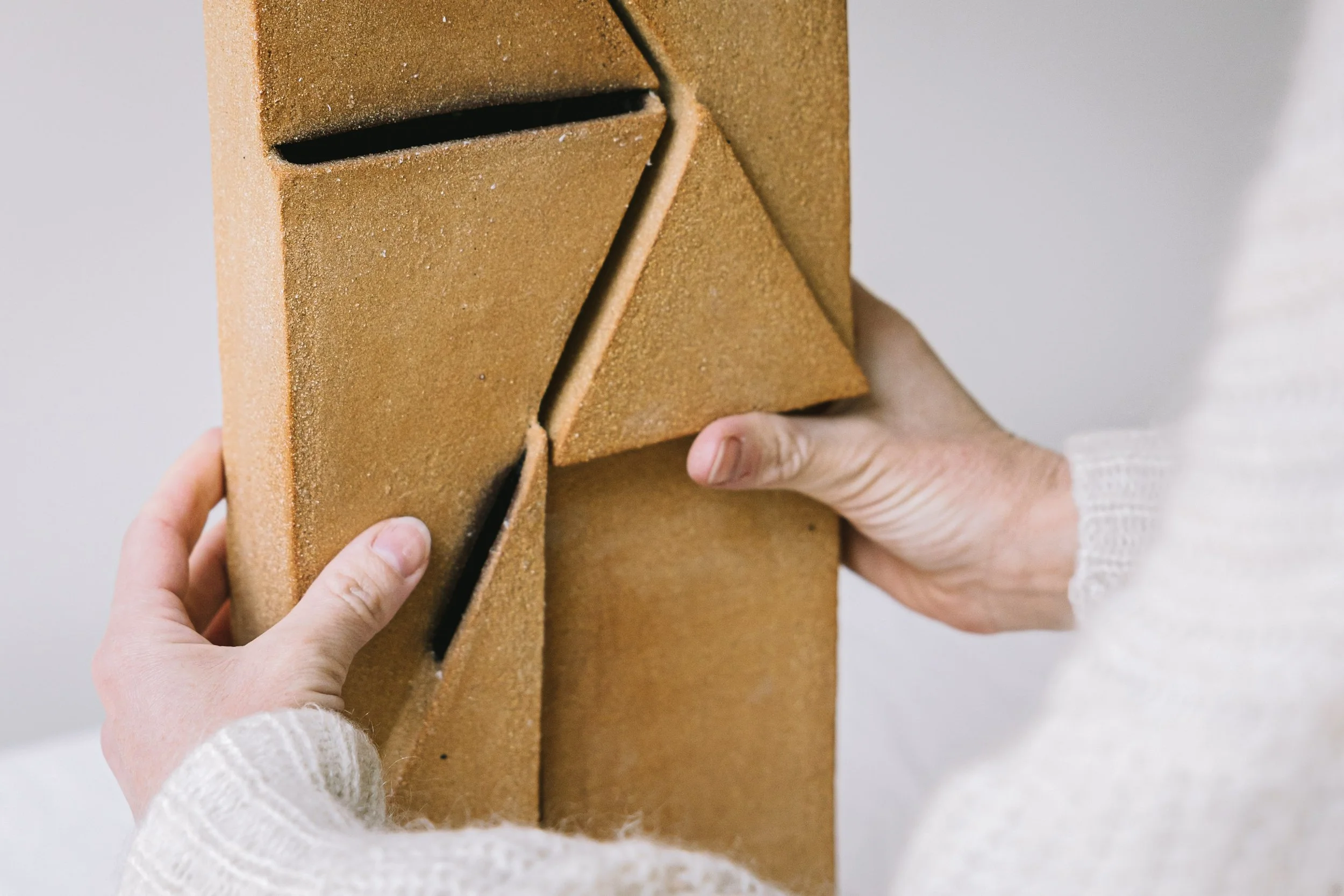 Bas-relief – art céramique –sculpture roofs – Caroline Desile