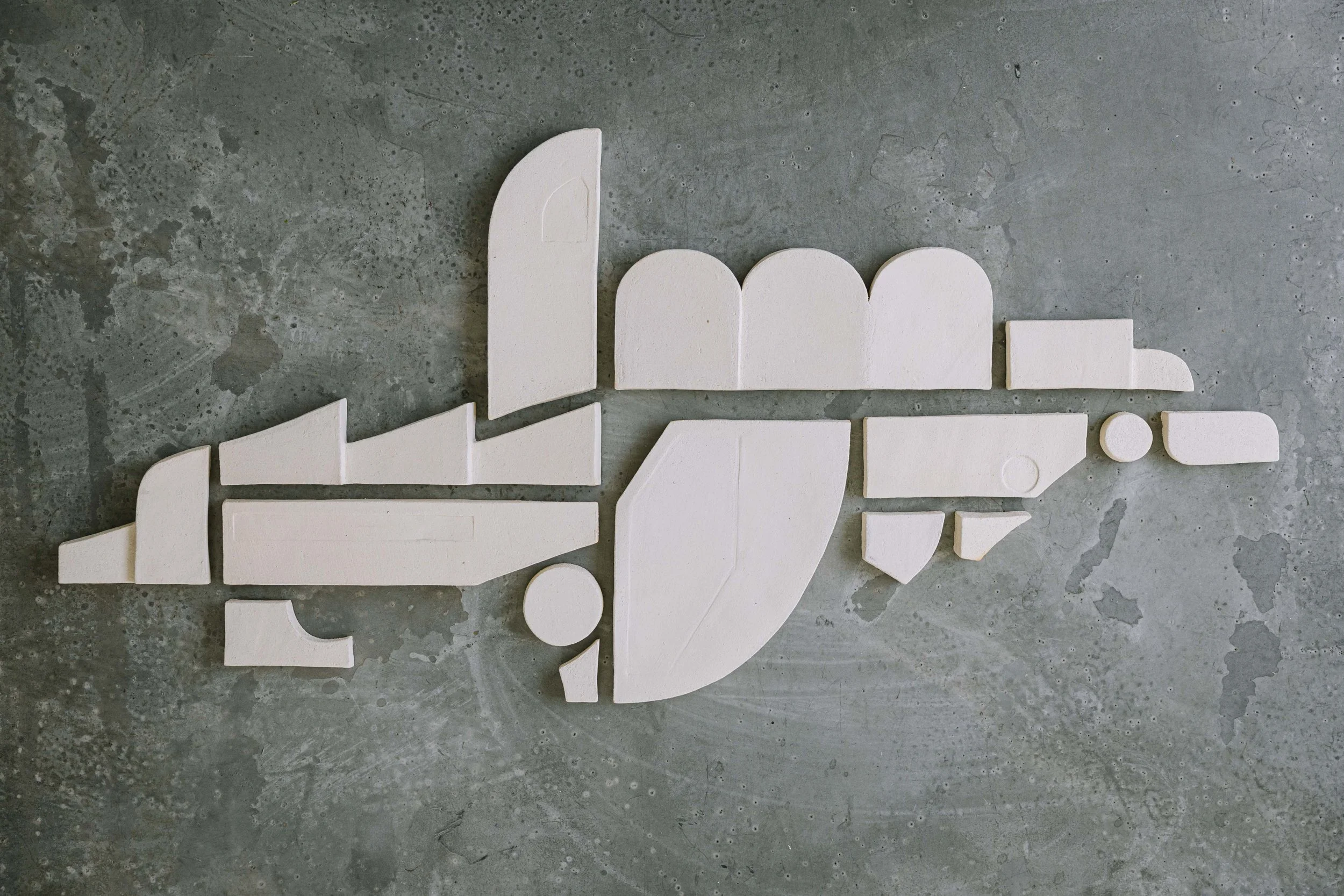 Bas-relief mural – art céramique –sculpture metropolis – Caroline Desile