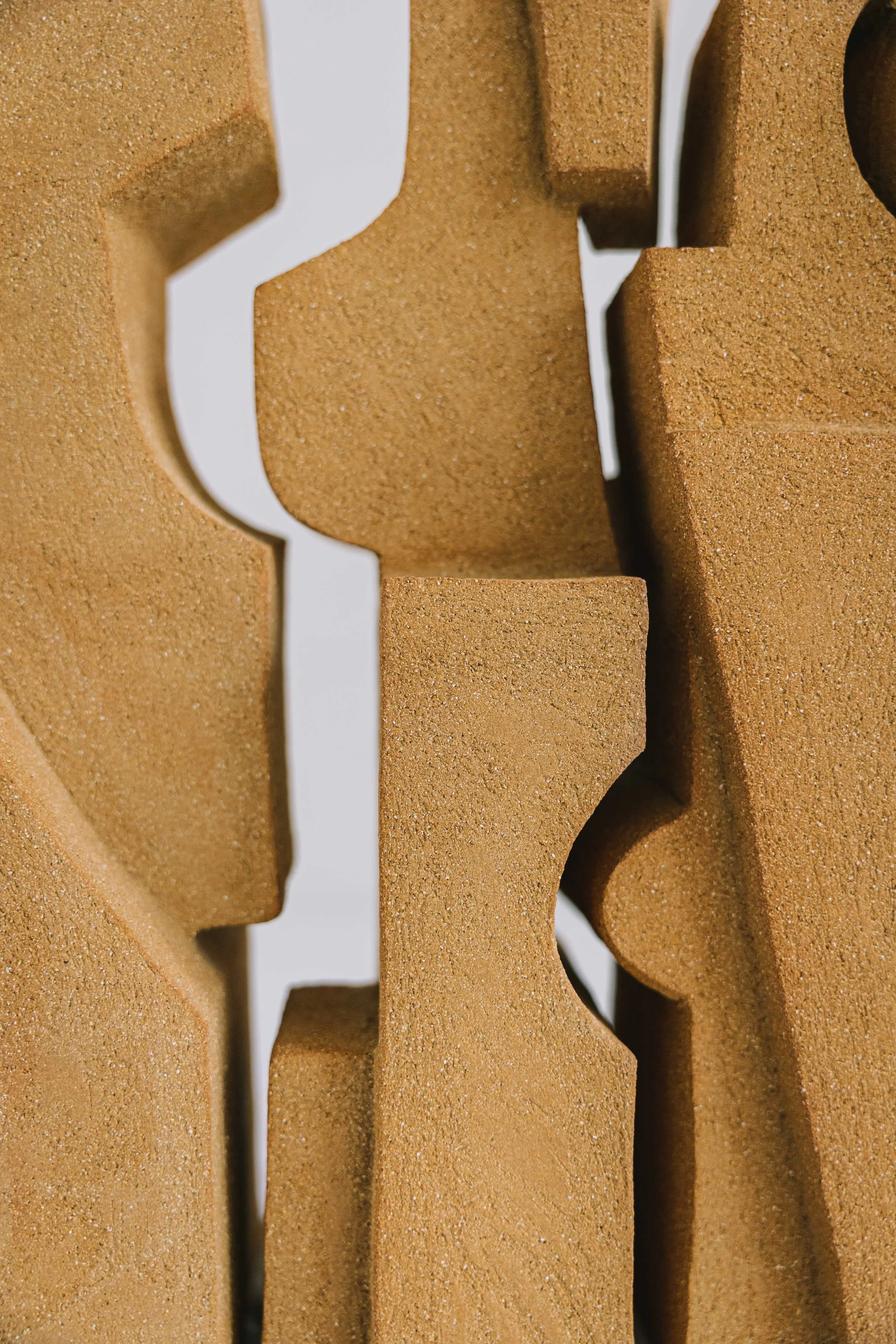 Bas-relief – art céramique –sculpture society – Caroline Desile