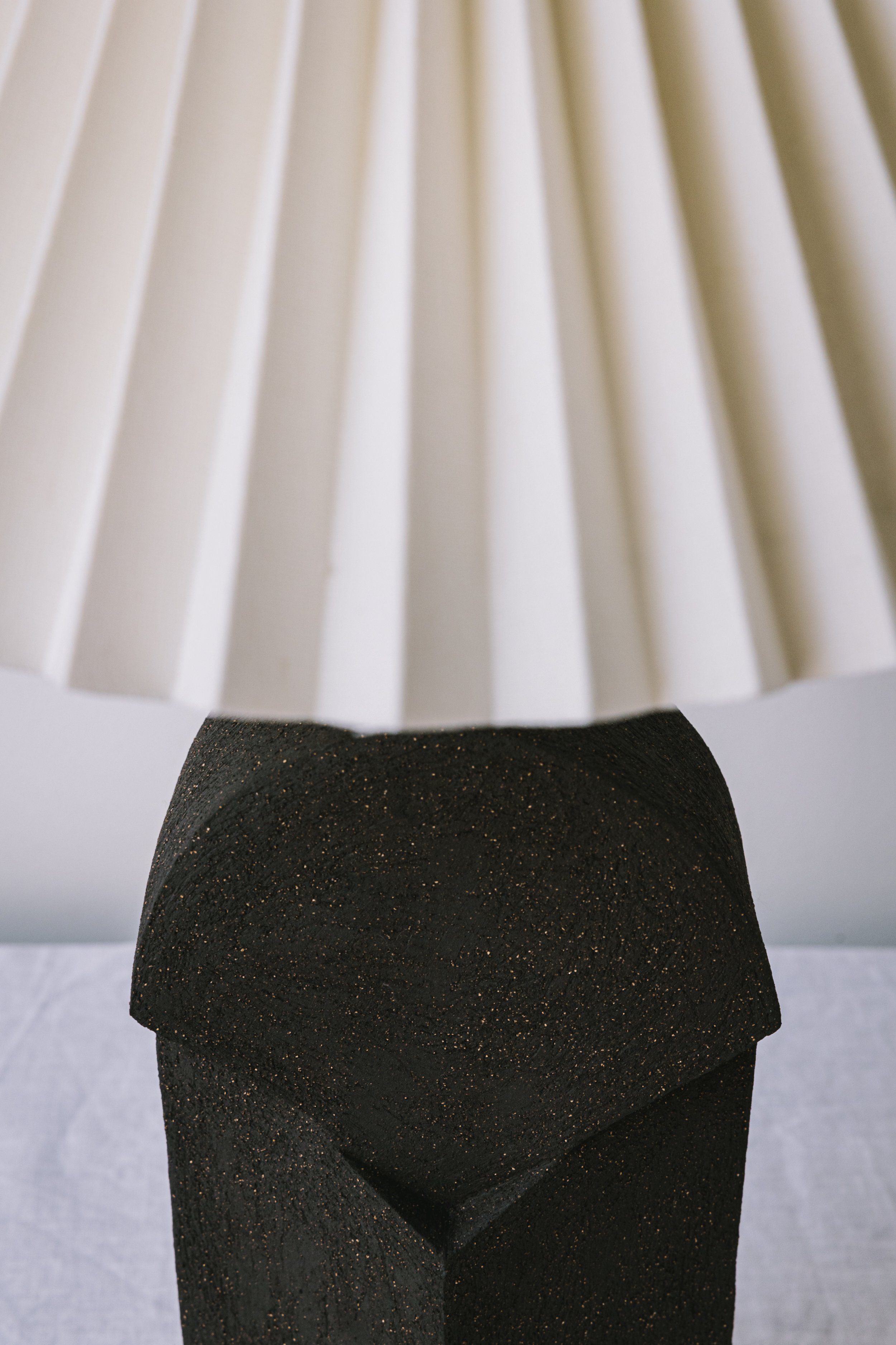 Bas-relief – art céramique –sculpture basalt – Caroline Desile