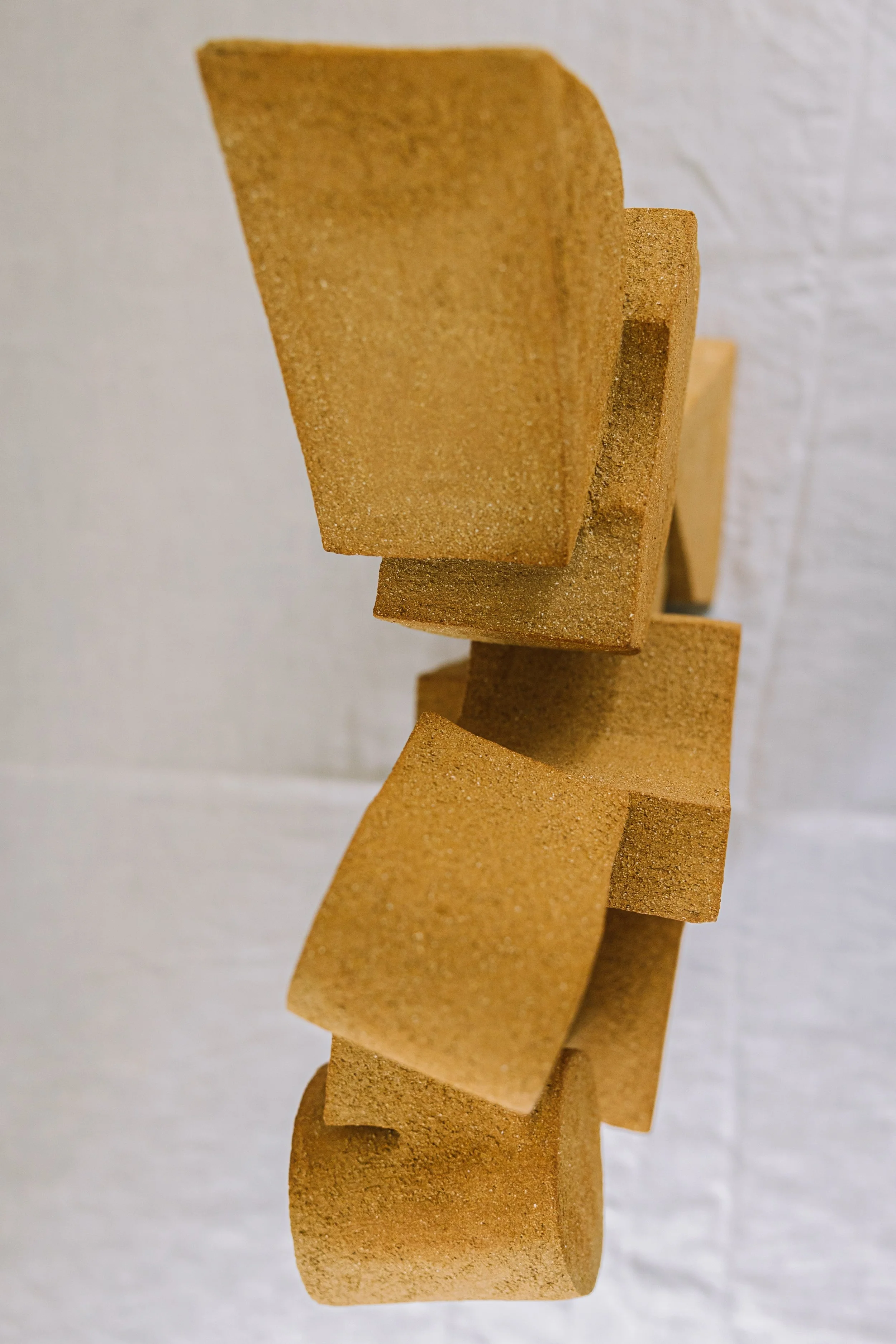 Bas-relief – art céramique –sculpture society – Caroline Desile