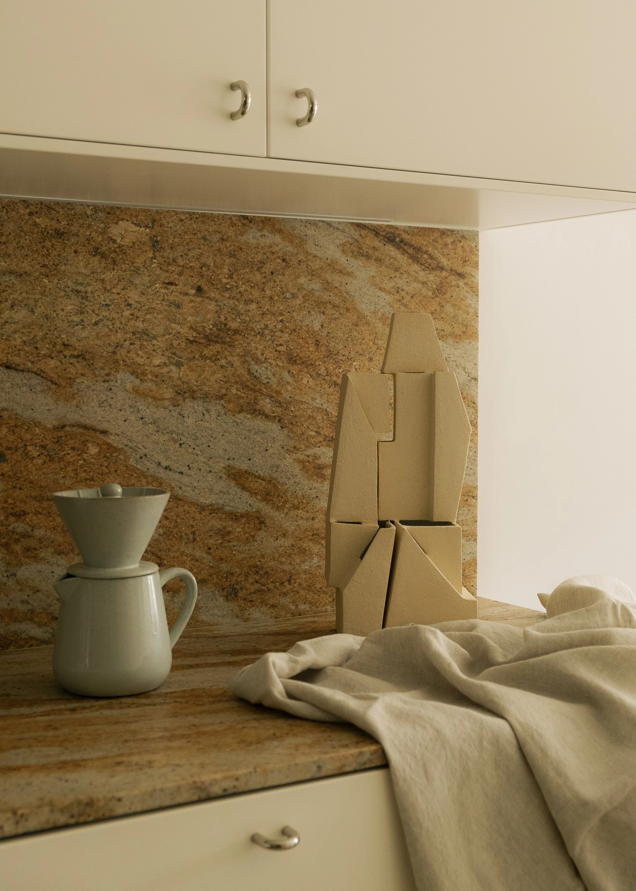 Bas-relief – art céramique –sculpture origami – Caroline Desile