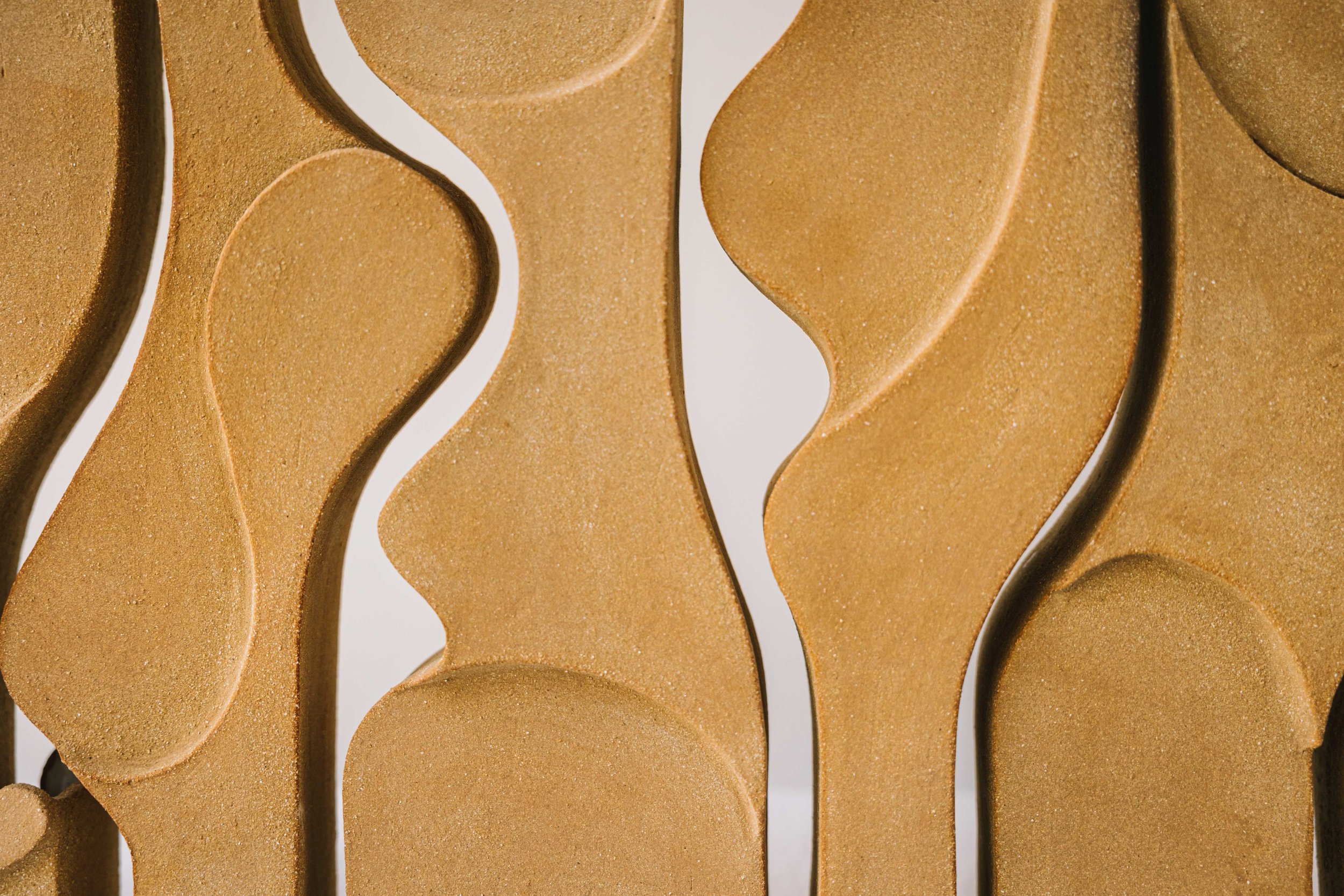 Bas-relief – art céramique –sculpture hill – Caroline Desile