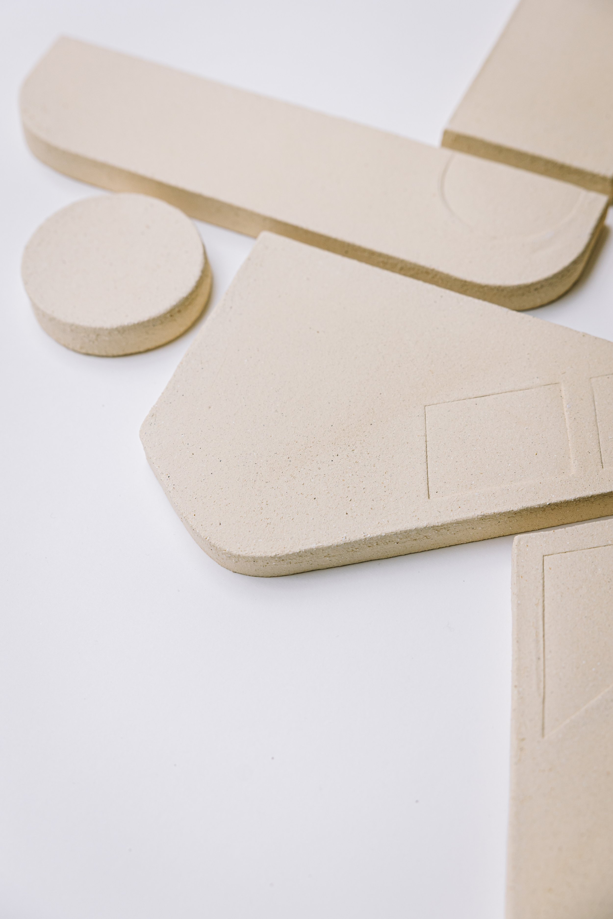 Bas-relief mural – art céramique –sculpture metropolis – Caroline Desile