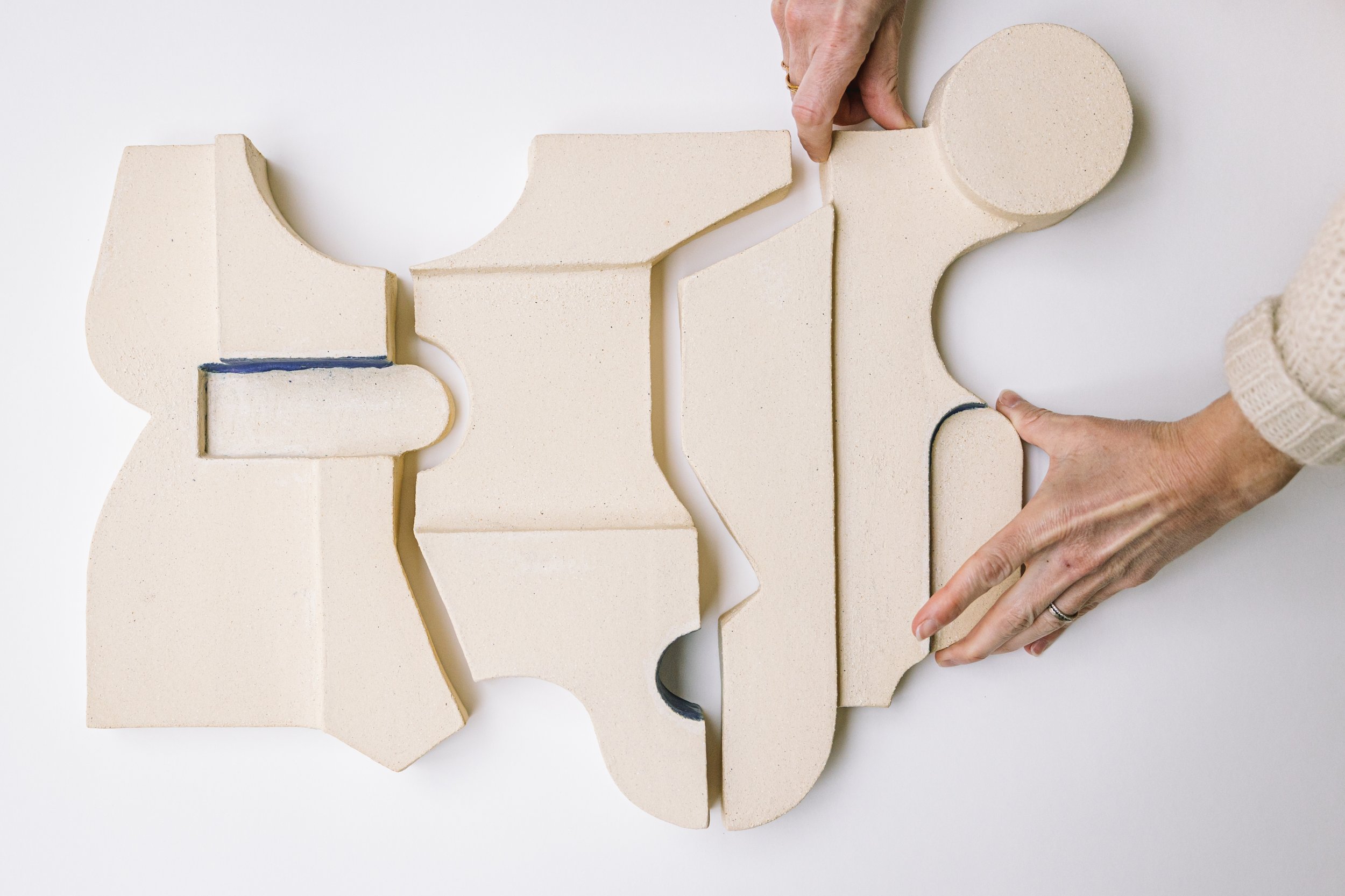 Bas-relief mural – art céramique –sculpture plaza – Caroline Desile