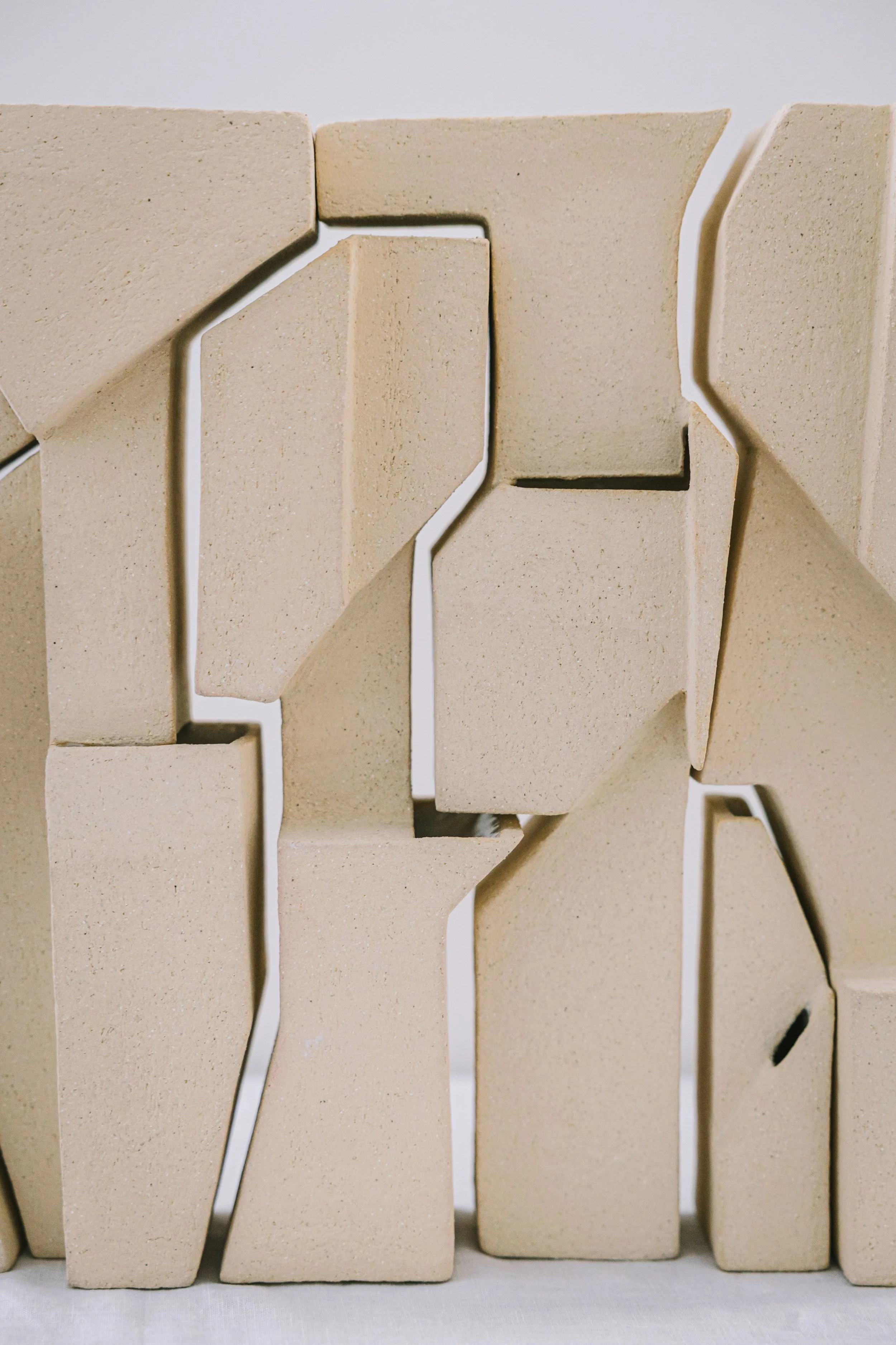 Bas-relief – art céramique –sculpture stone quarry – Caroline Desile