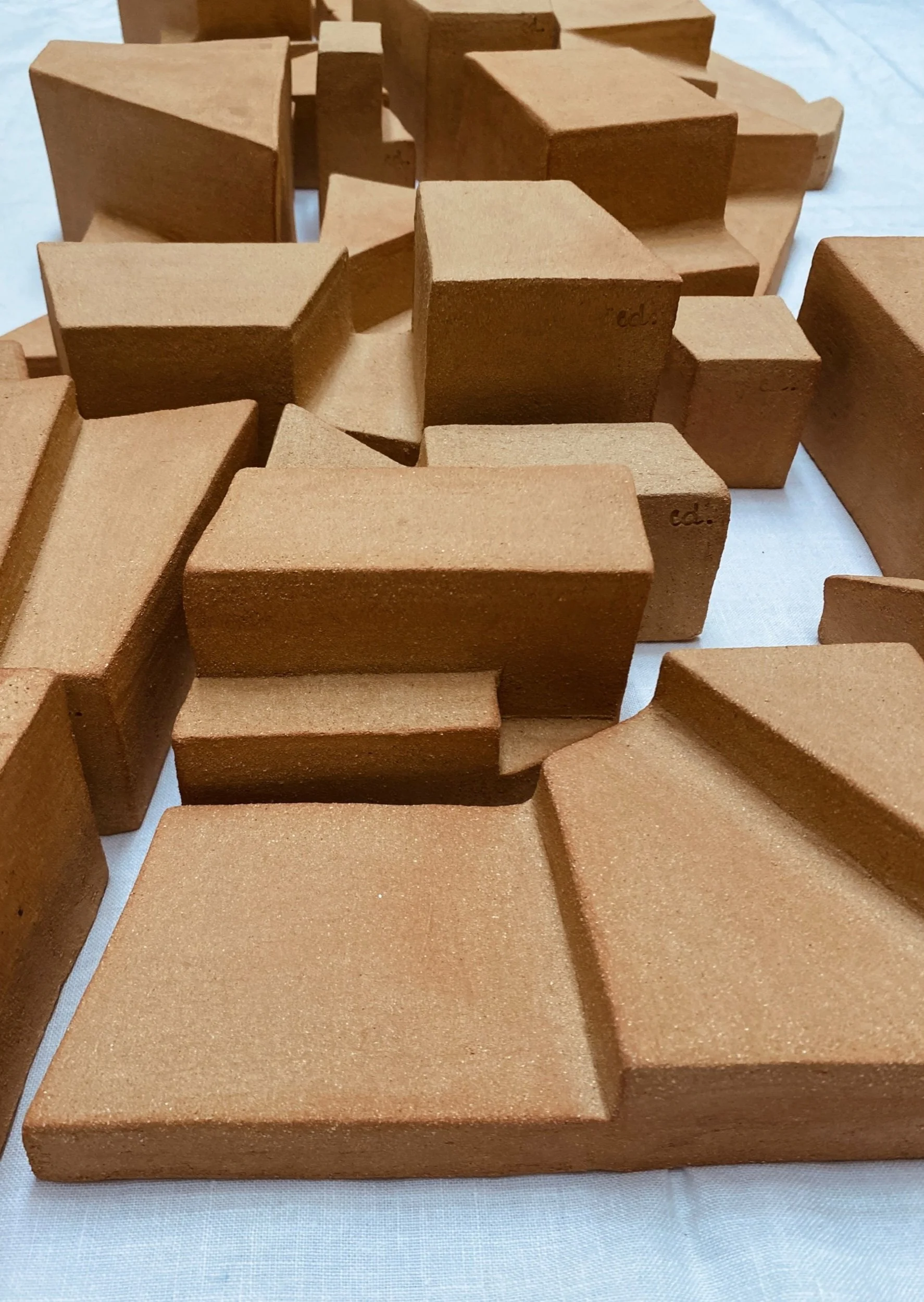 Bas-relief mural – art céramique –sculpture urbanism – Caroline Desile