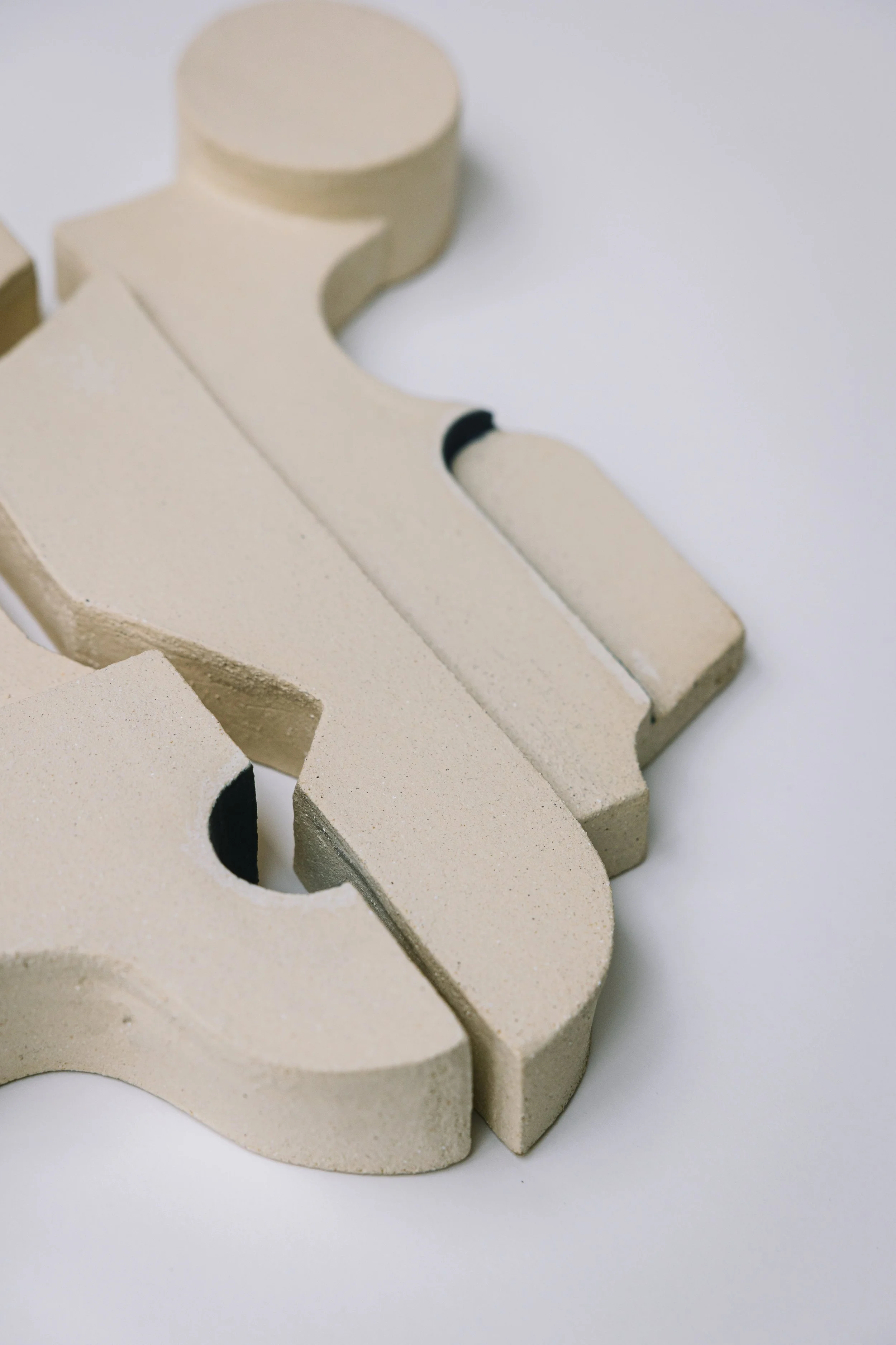 Bas-relief mural – art céramique –sculpture plaza – Caroline Desile