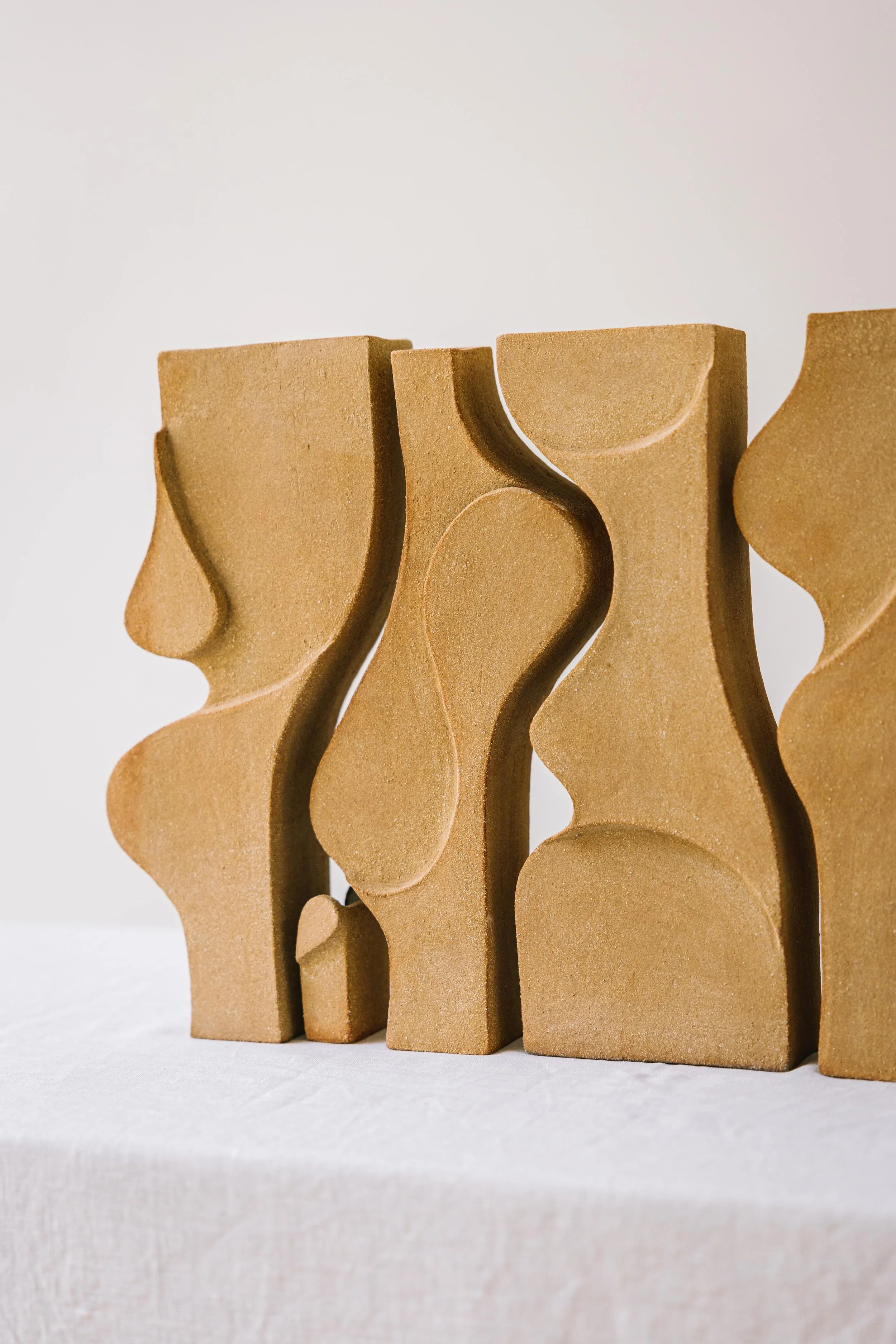 Bas-relief – art céramique –sculpture hill – Caroline Desile