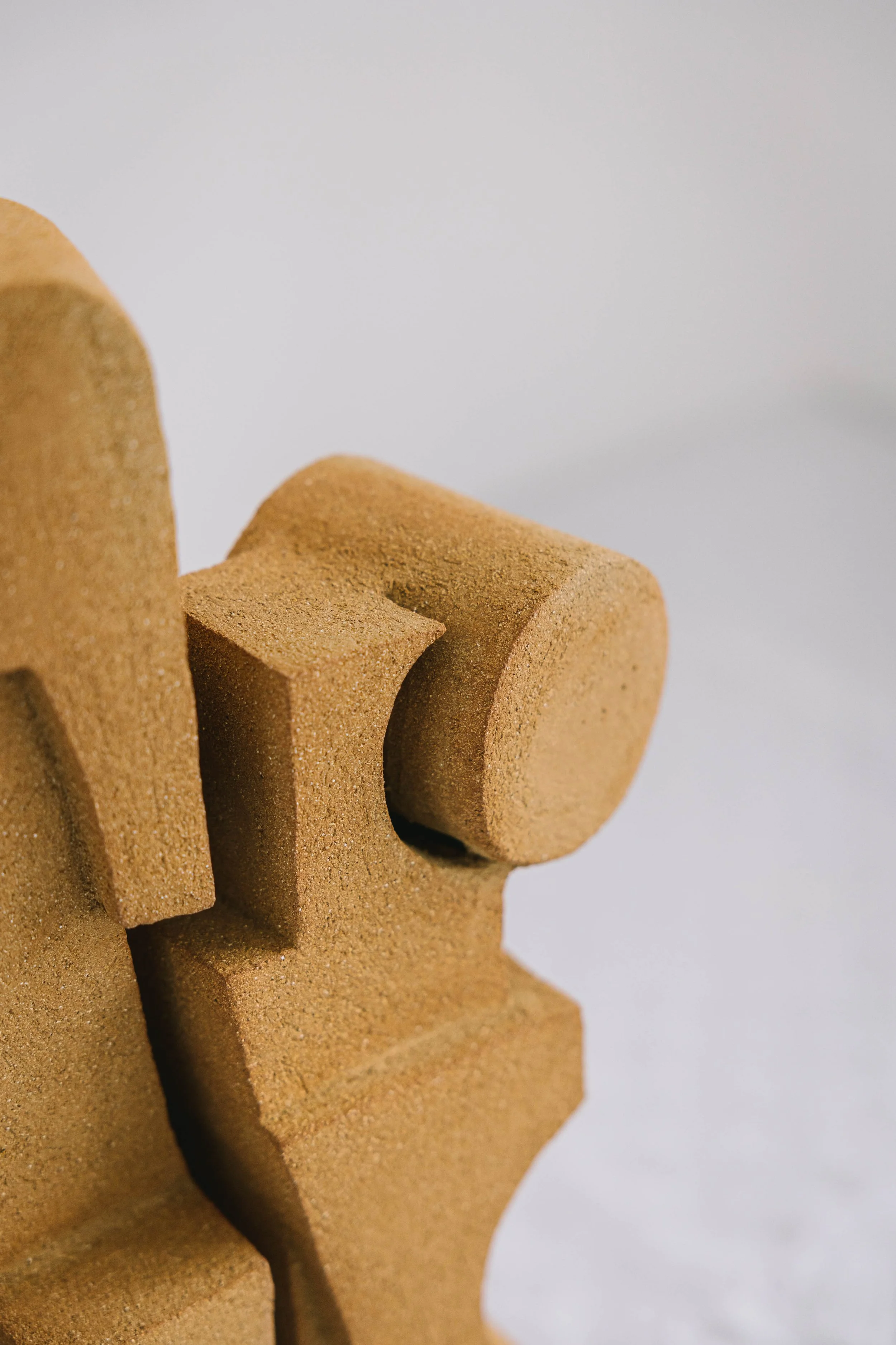 Bas-relief – art céramique –sculpture society – Caroline Desile