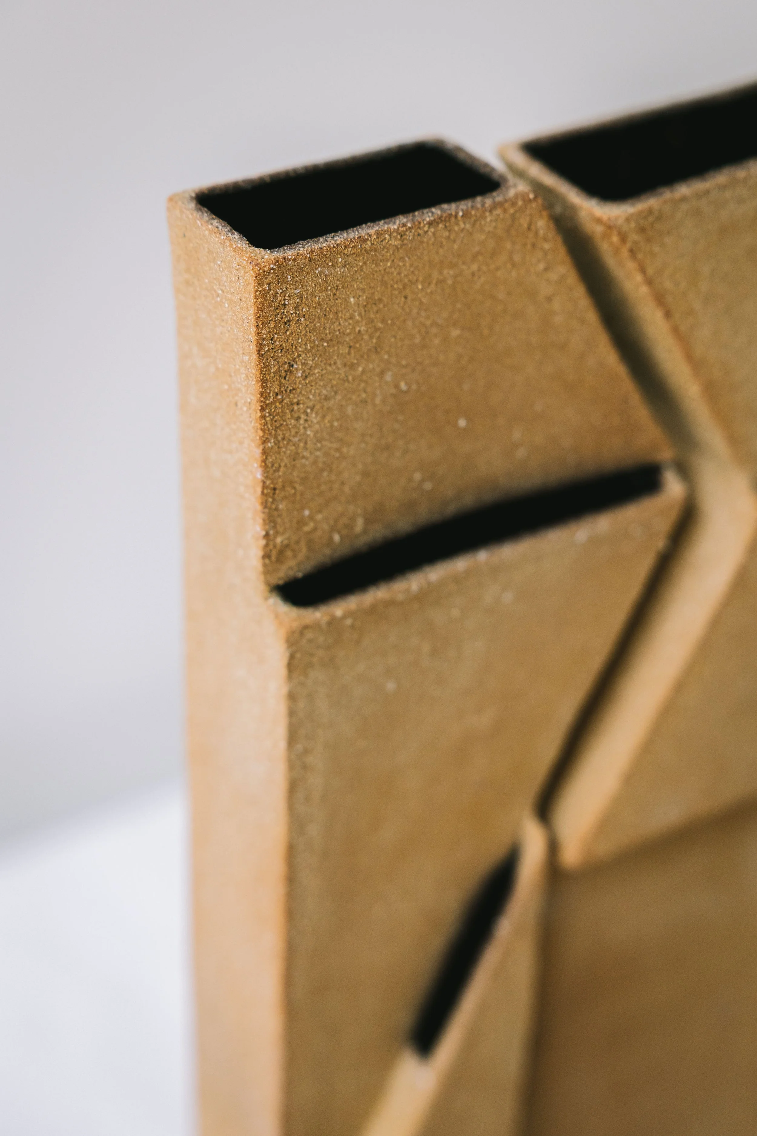 Bas-relief – art céramique –sculpture roofs – Caroline Desile