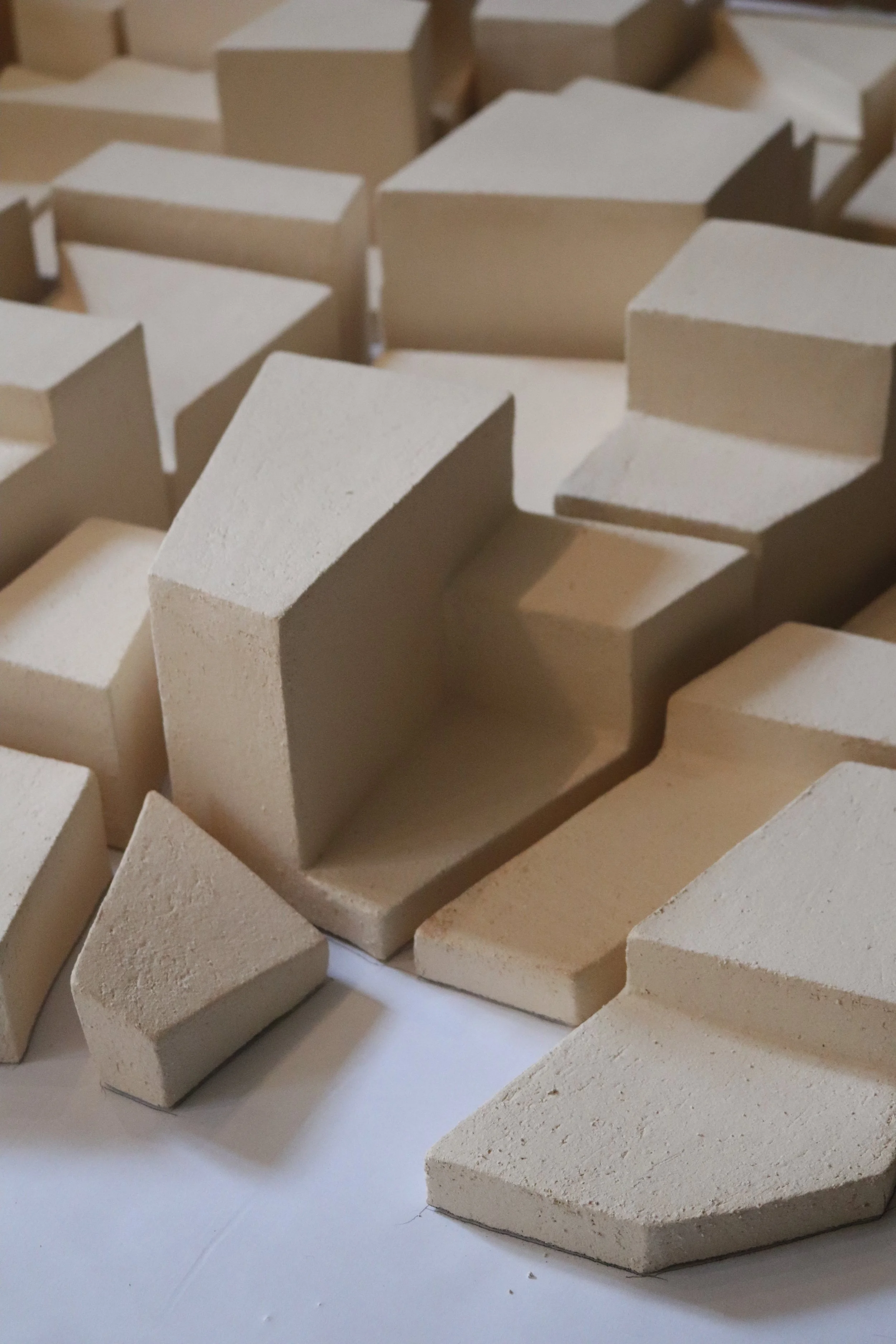 Bas-relief – Caroline Desile – sculpture murale – série stratafield