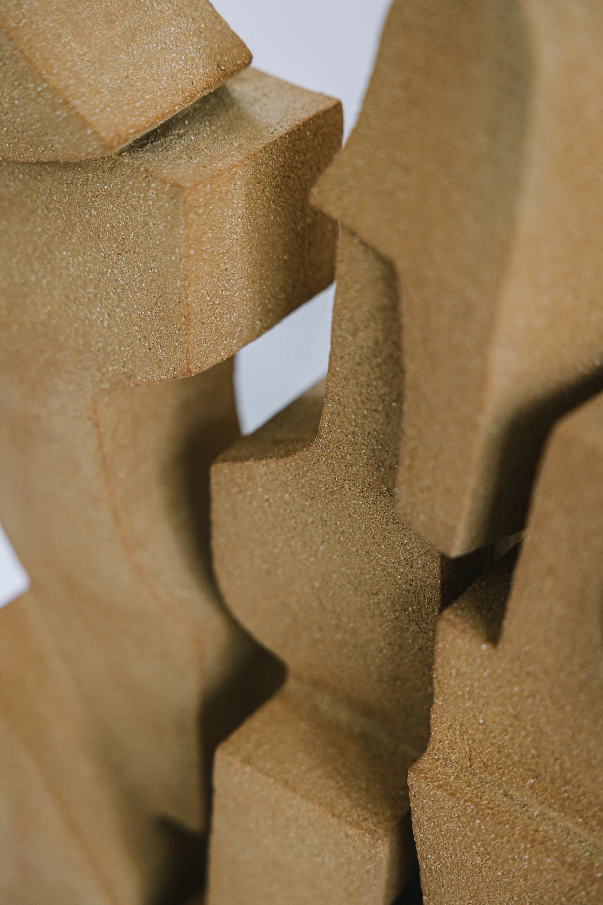 Bas-relief – art céramique –sculpture society – Caroline Desile