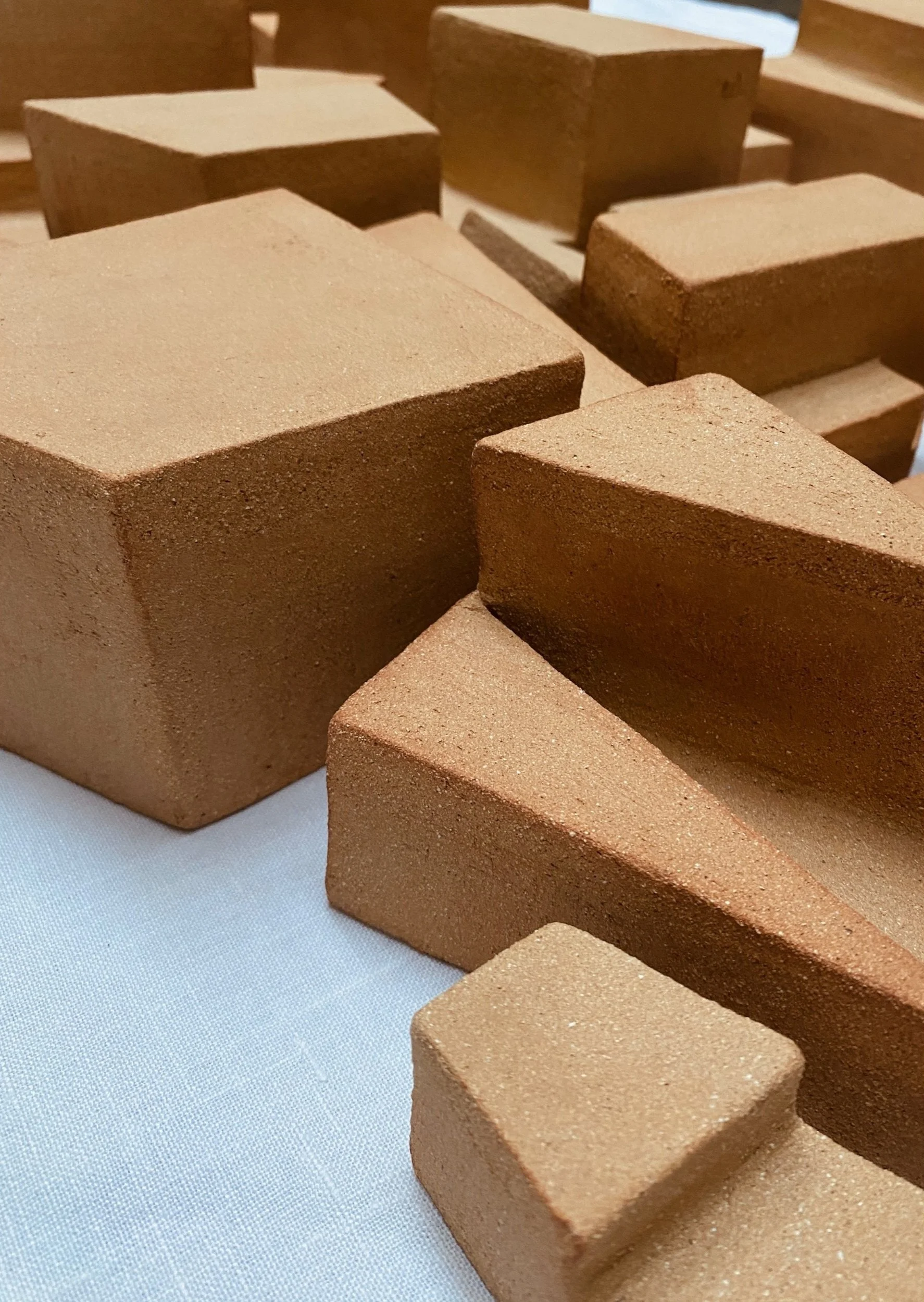 Bas-relief mural – art céramique –sculpture urbanism – Caroline Desile