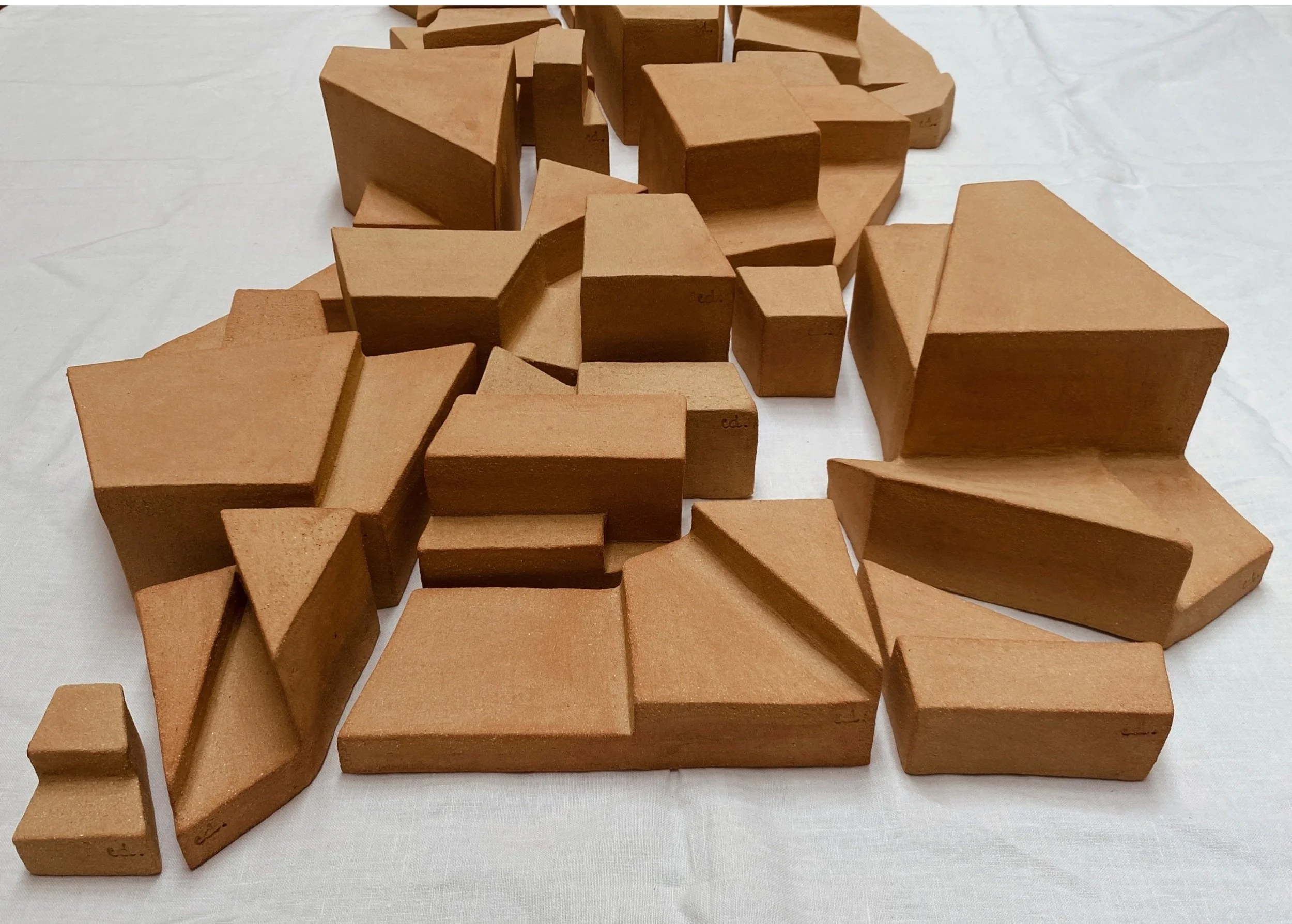 Bas-relief mural – art céramique –sculpture urbanism – Caroline Desile