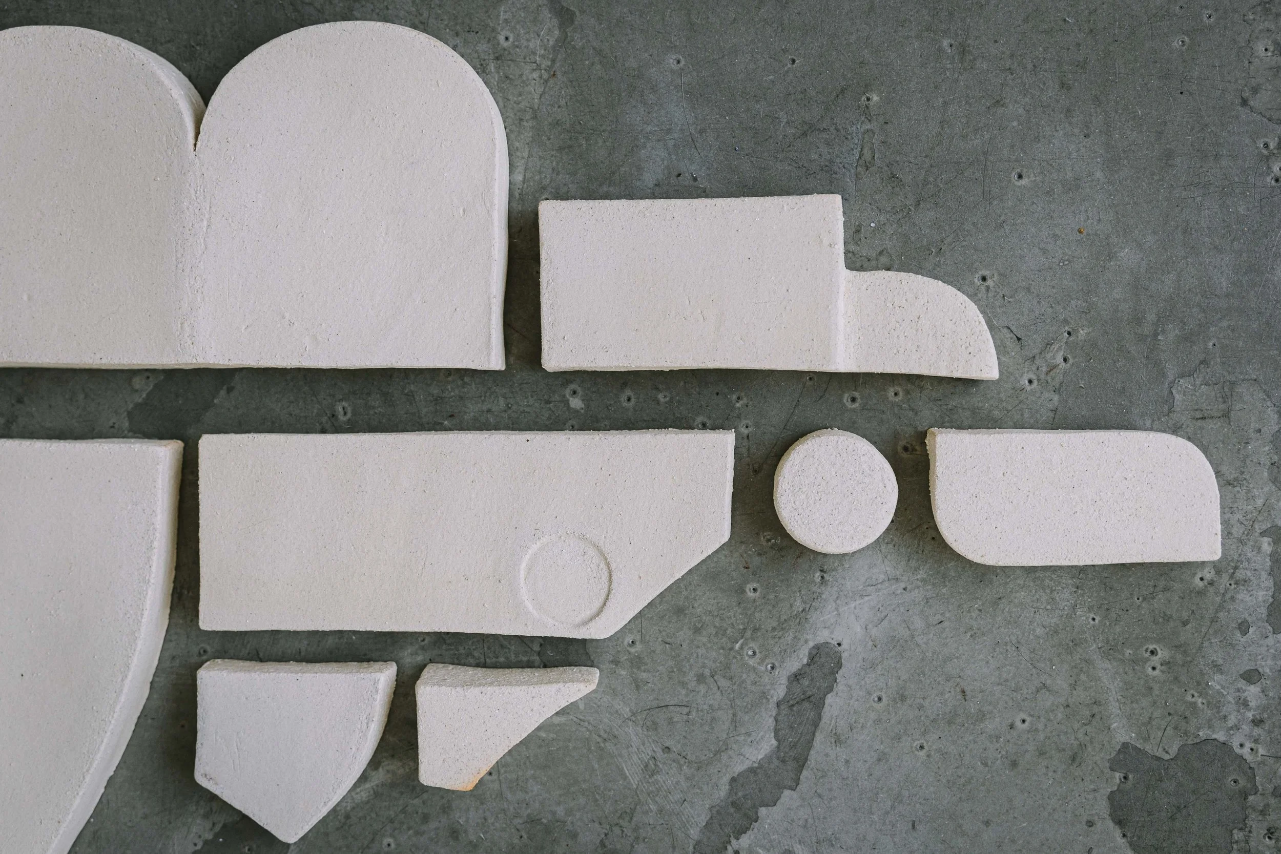 Bas-relief mural – art céramique –sculpture metropolis – Caroline Desile