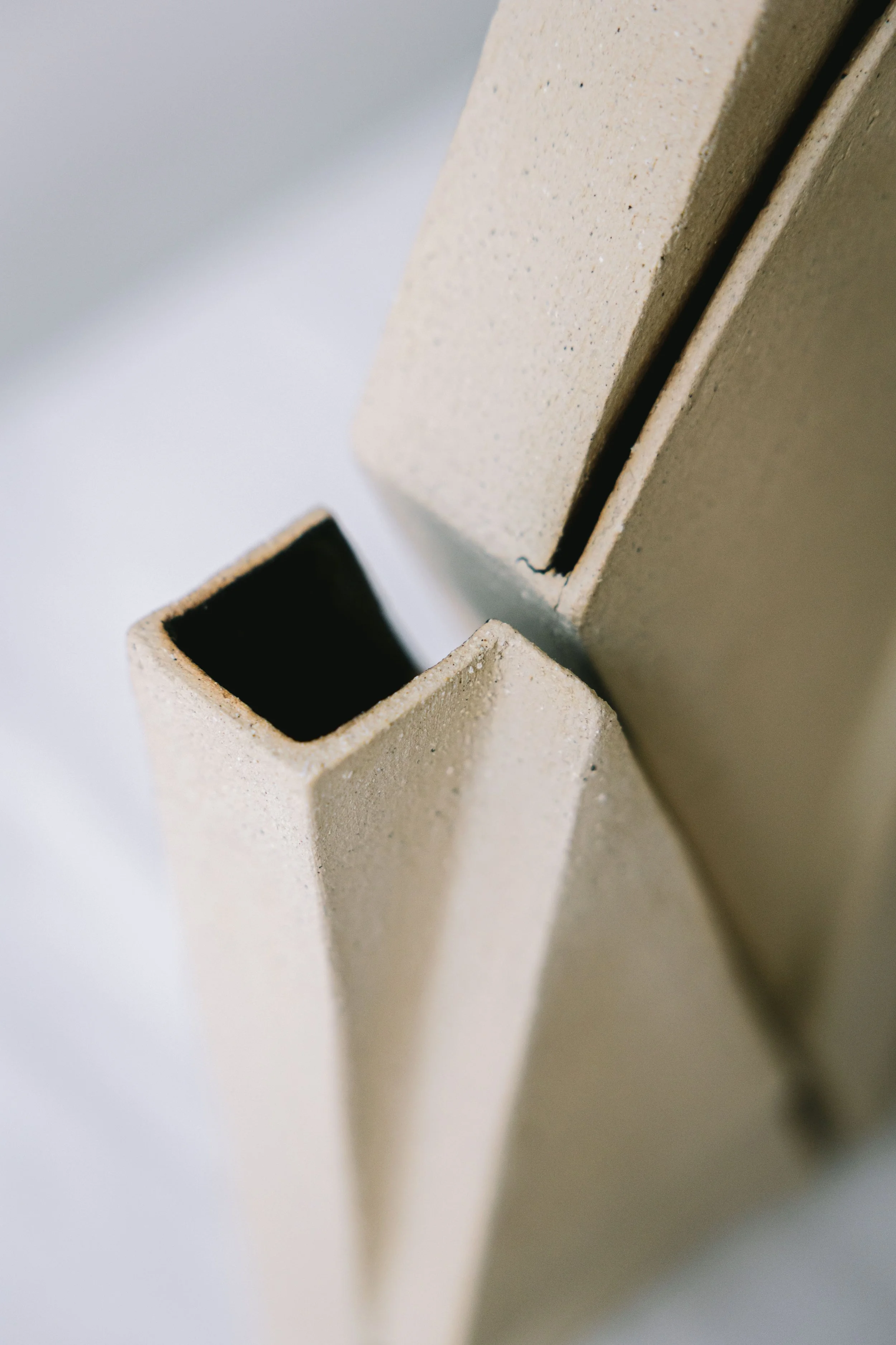 Bas-relief – art céramique –sculpture stairs – Caroline Desile