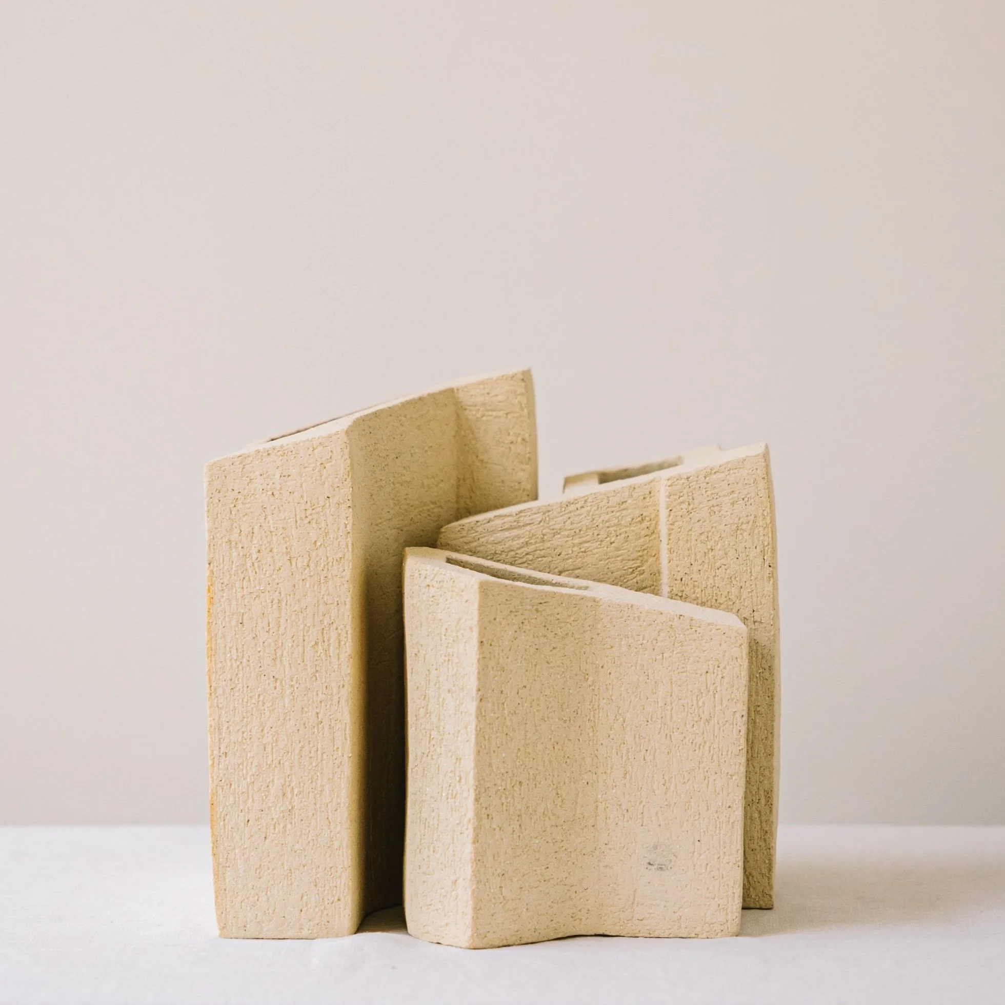 Bas-relief – art céramique –sculpture district – Caroline Desile