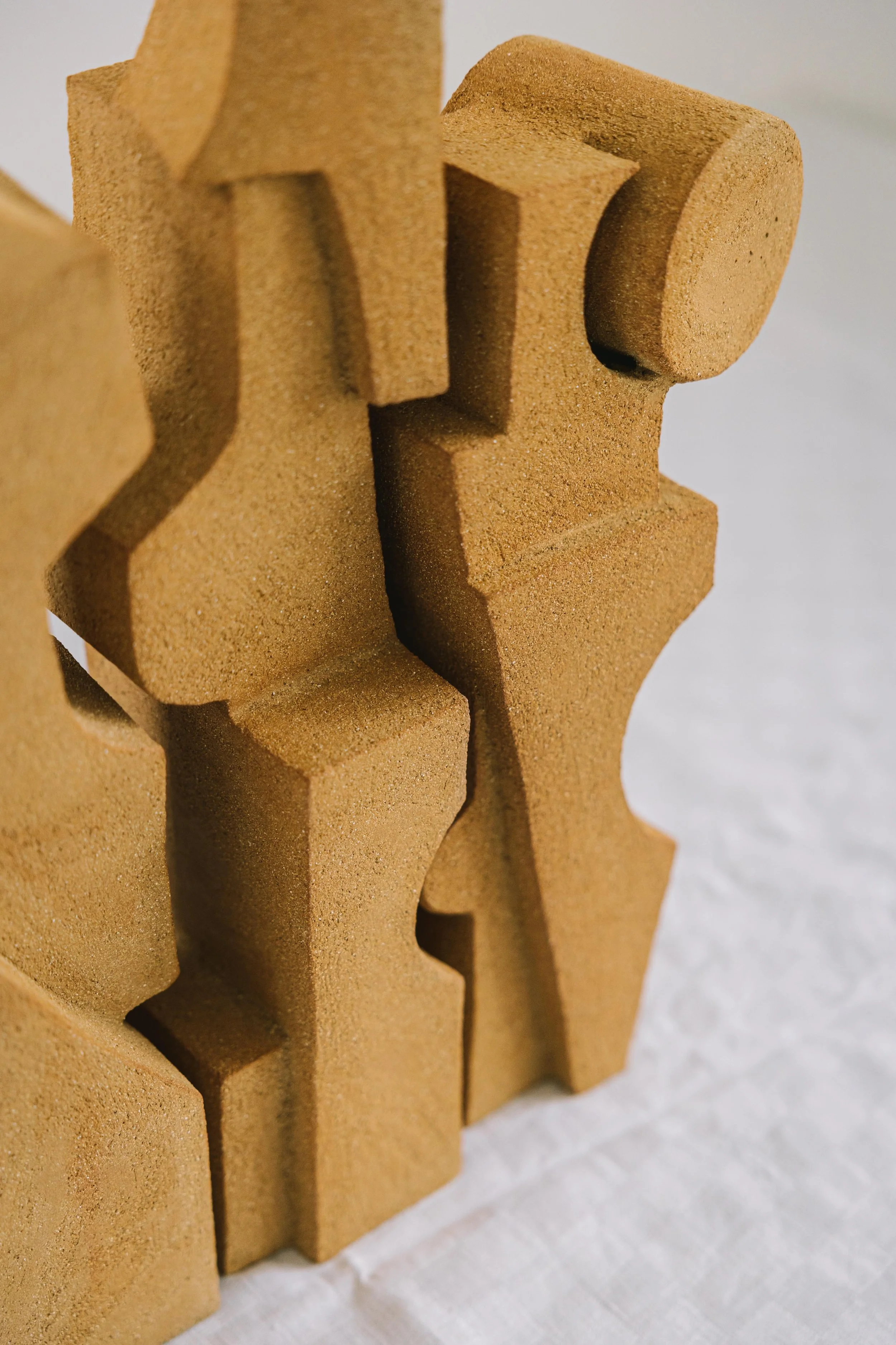 Bas-relief – art céramique –sculpture society – Caroline Desile