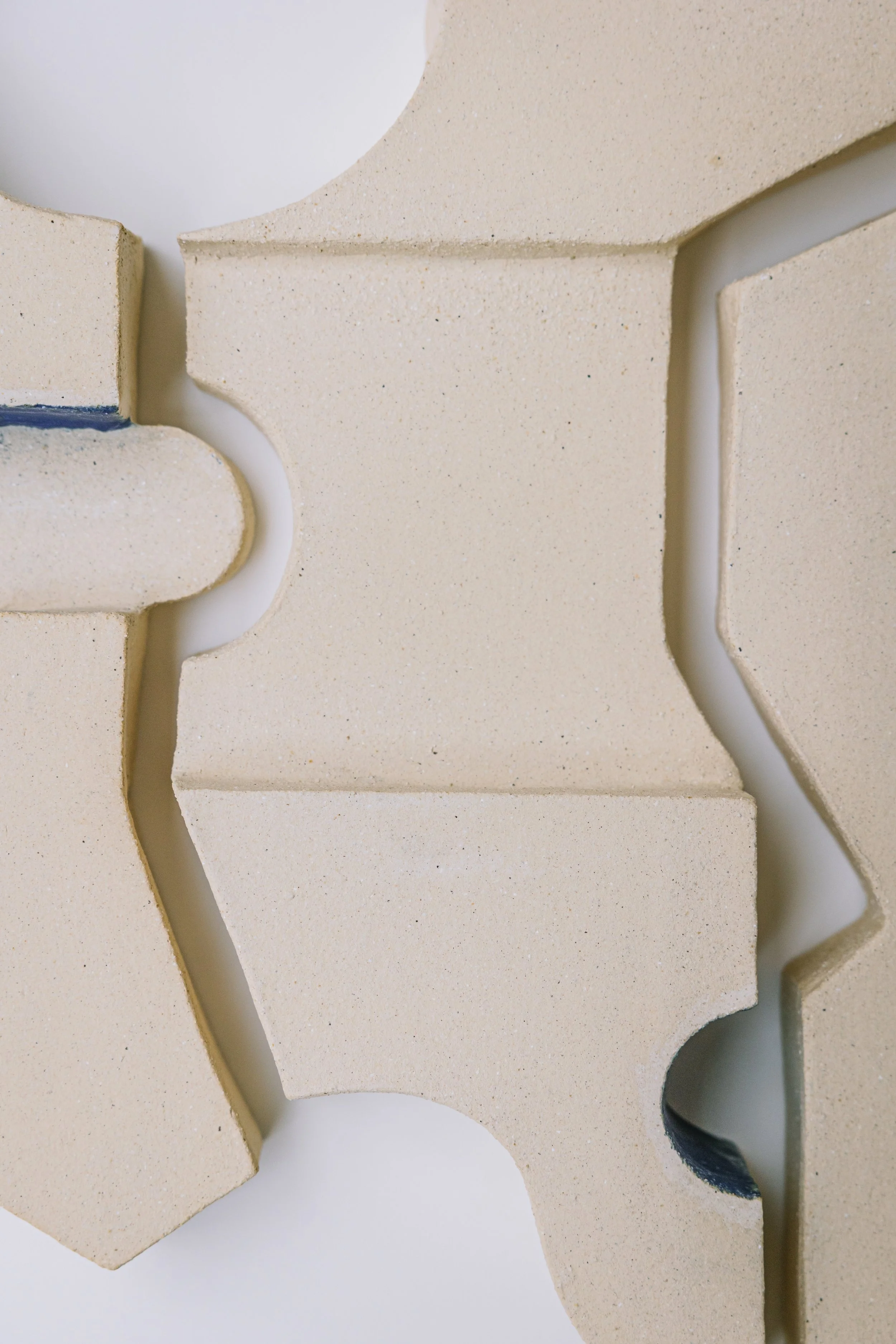 Bas-relief mural – art céramique –sculpture plaza – Caroline Desile