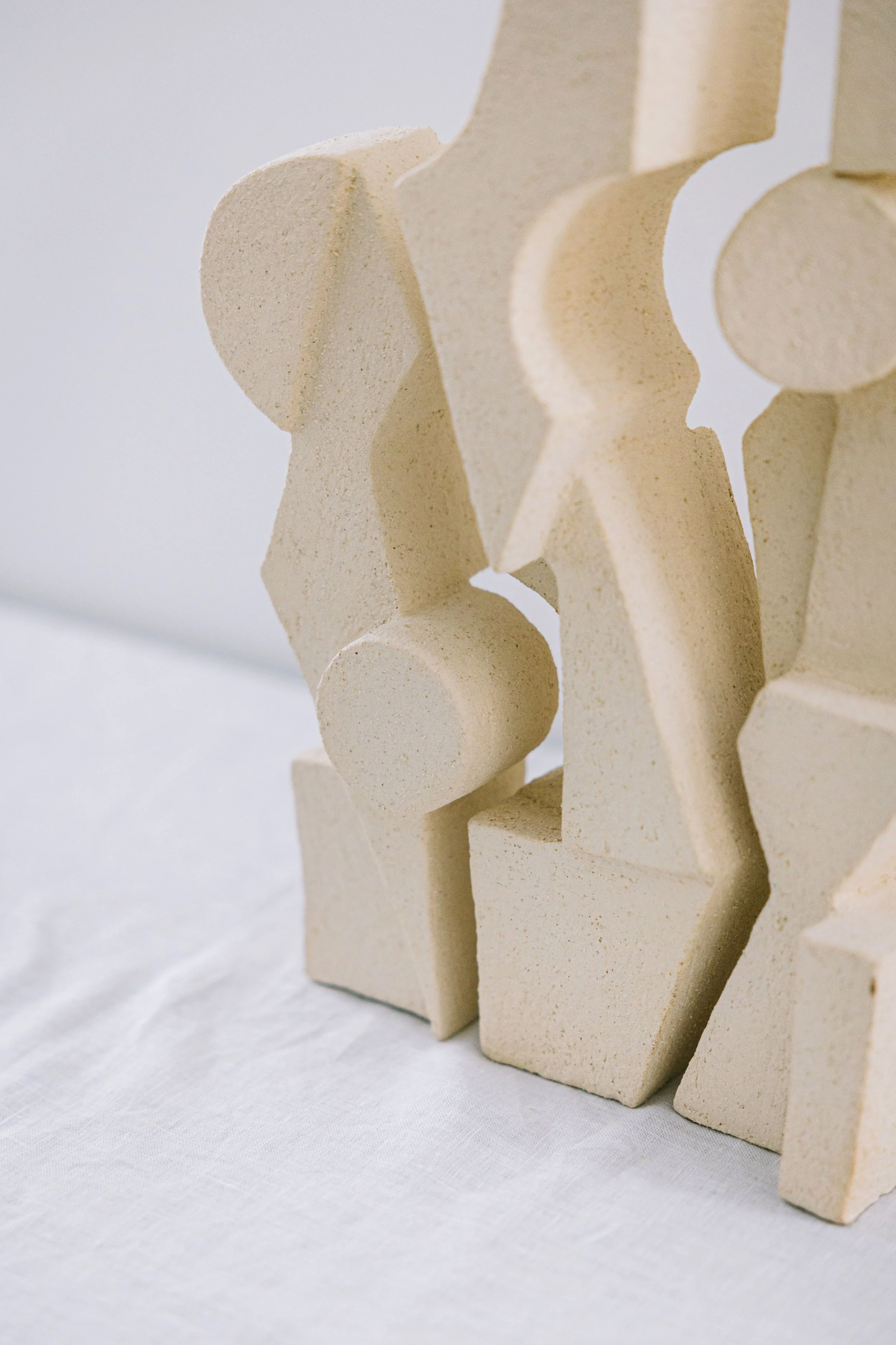 Bas-relief – art céramique –sculpture society – Caroline Desile